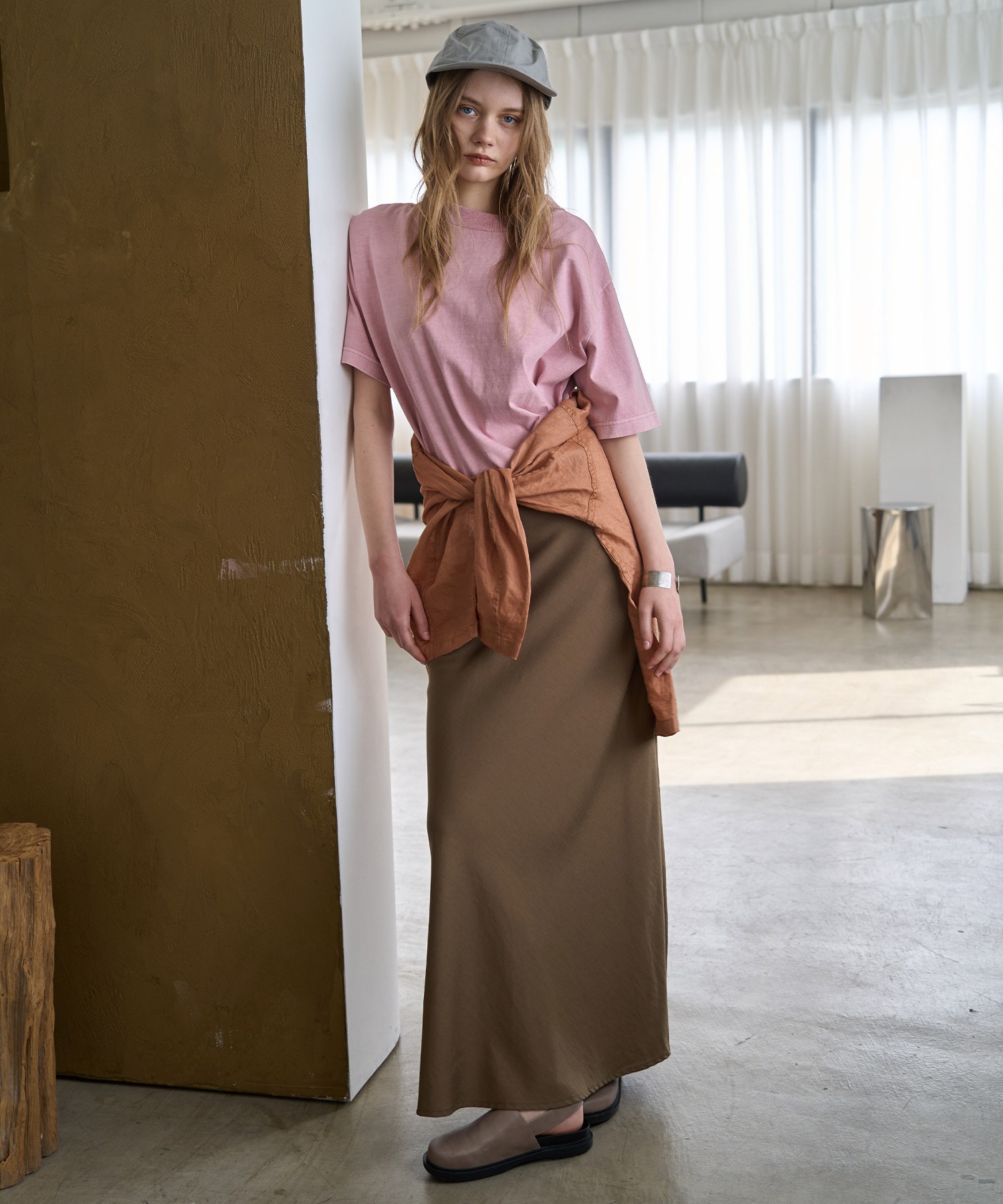 カーキベージュ