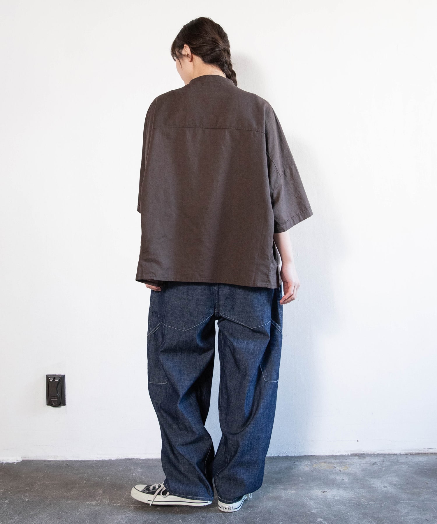 ダークブラウン