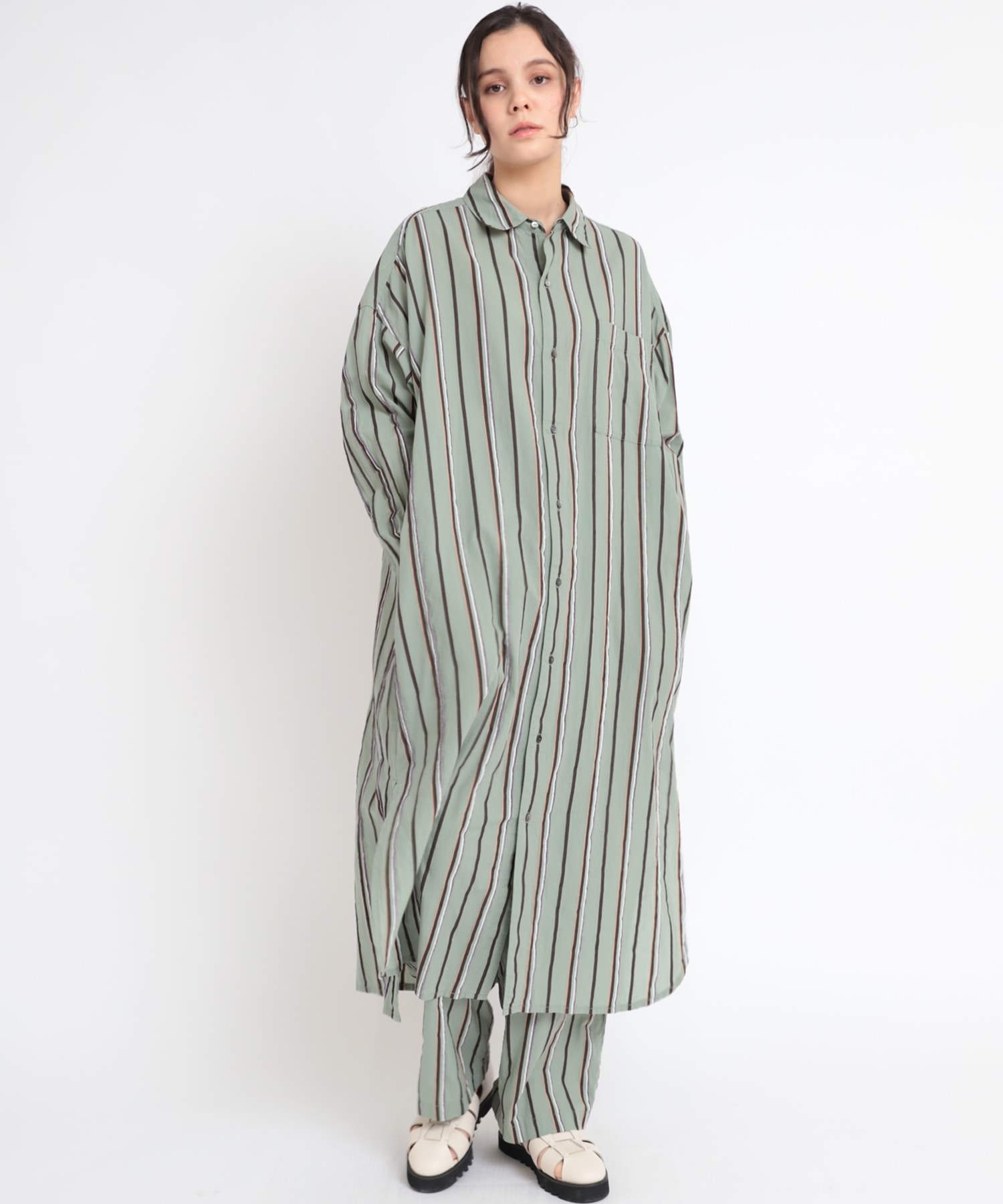 ダークブラウン