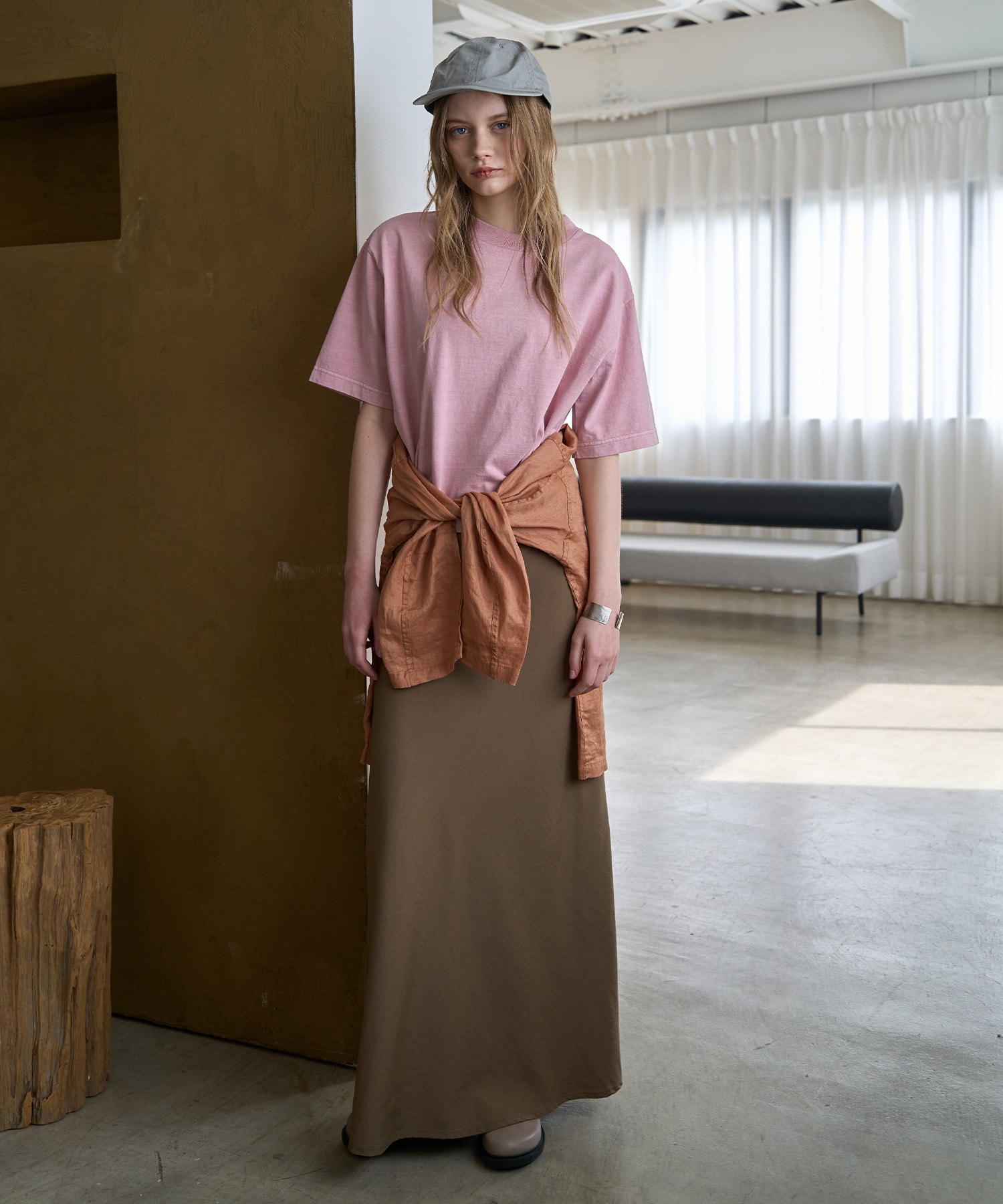 カーキベージュ