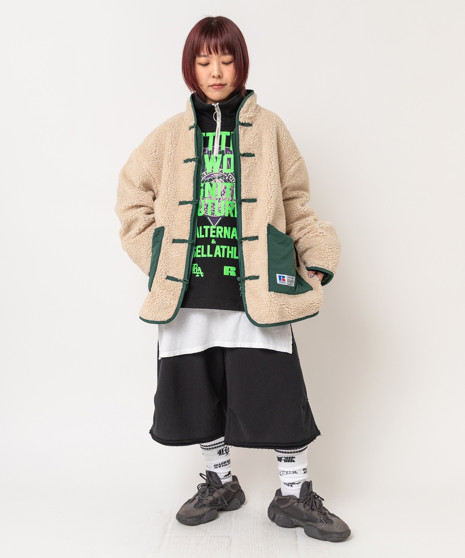 ライトベージュ