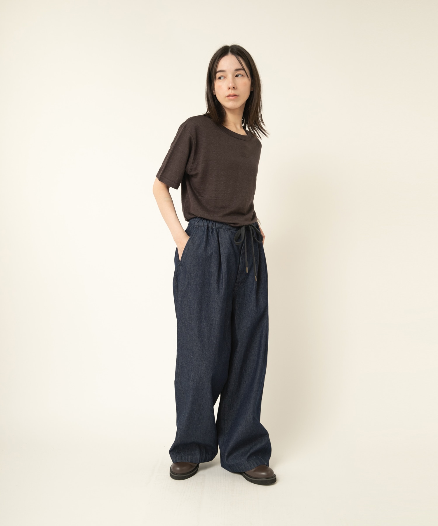 チャコールブラック