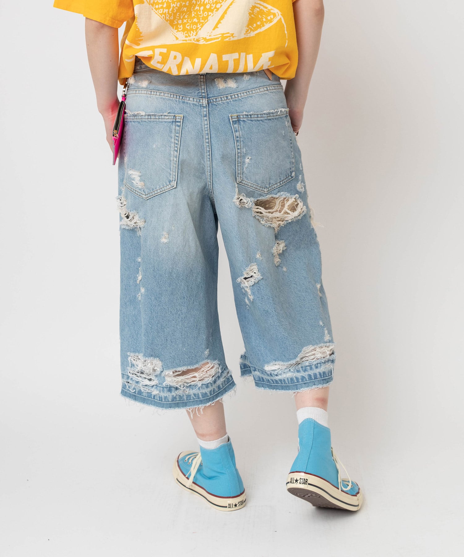 クリームイエロー