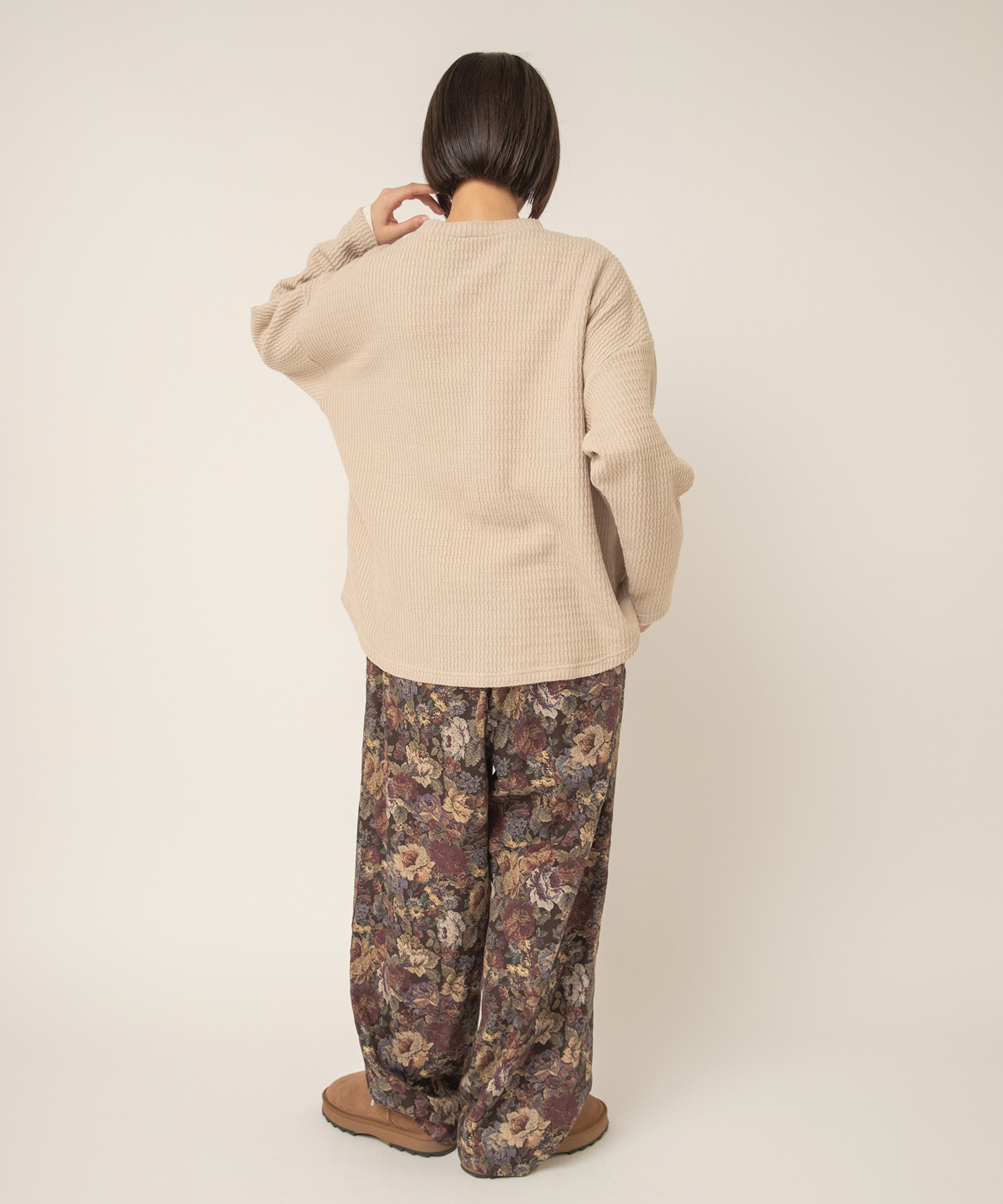 ベージュ