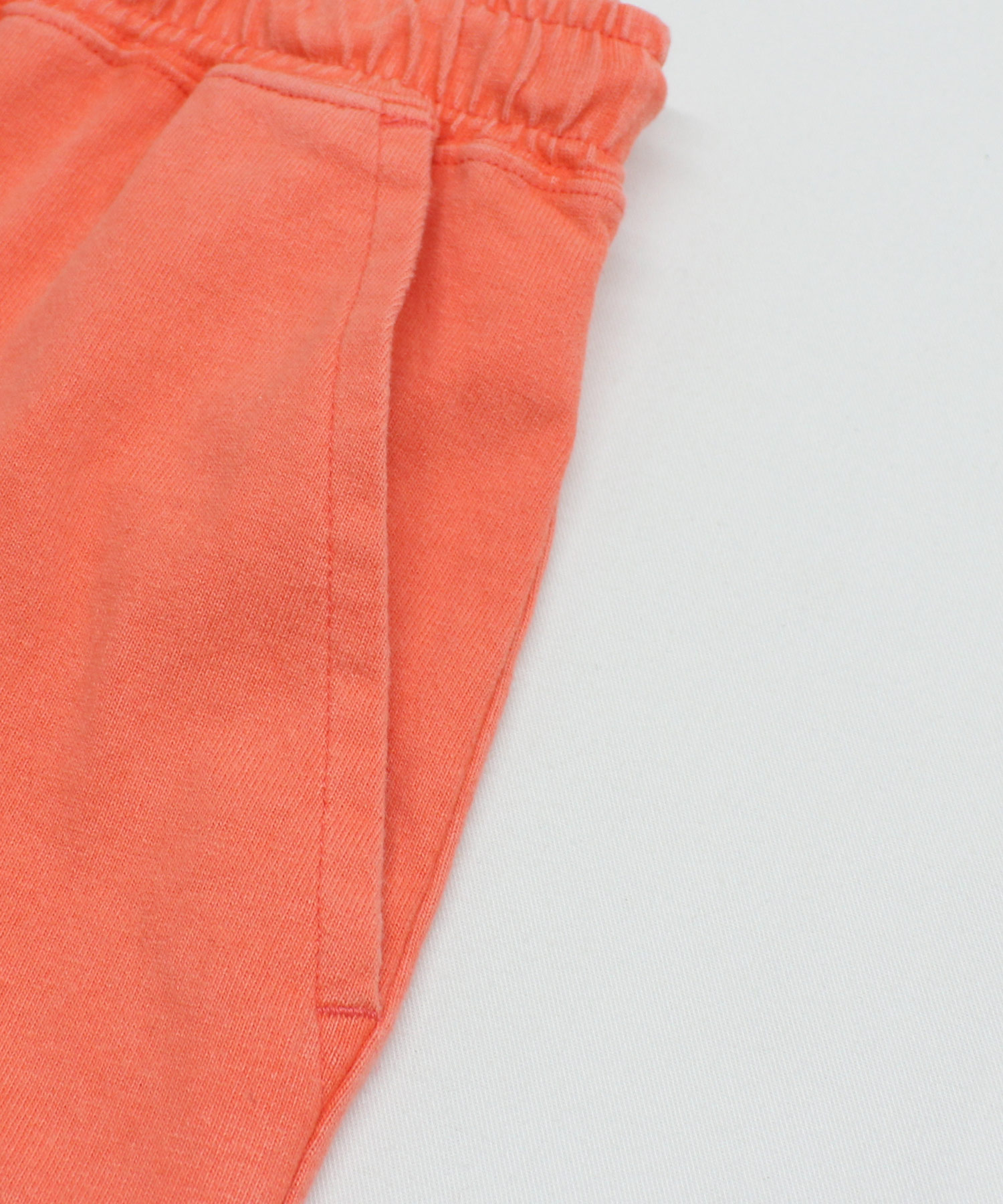 ネオンオレンジ