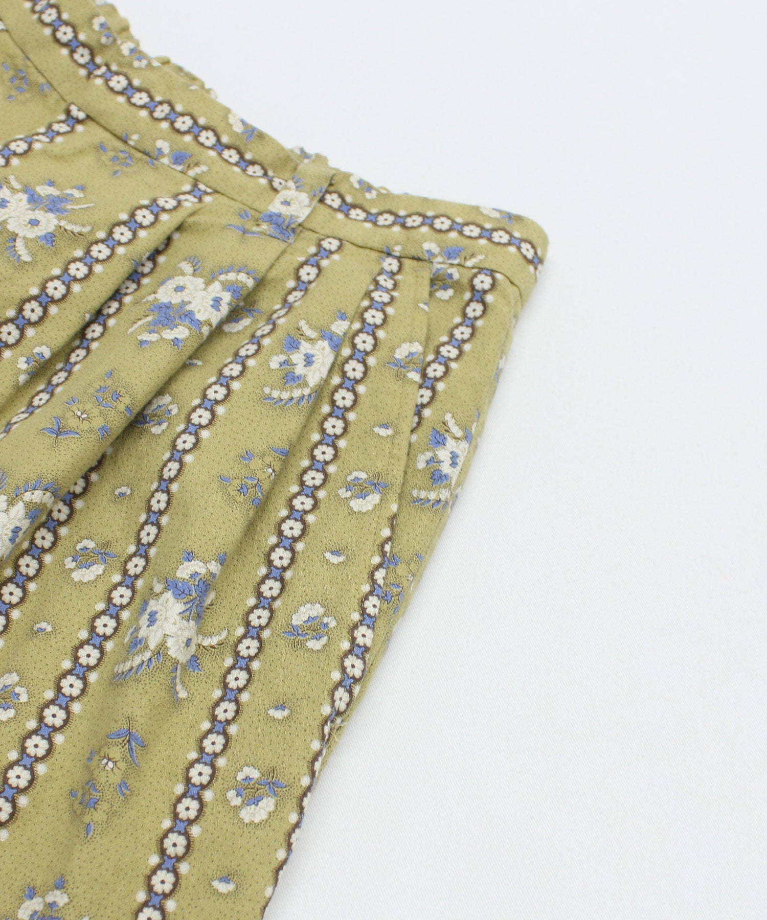 ベージュイエロー