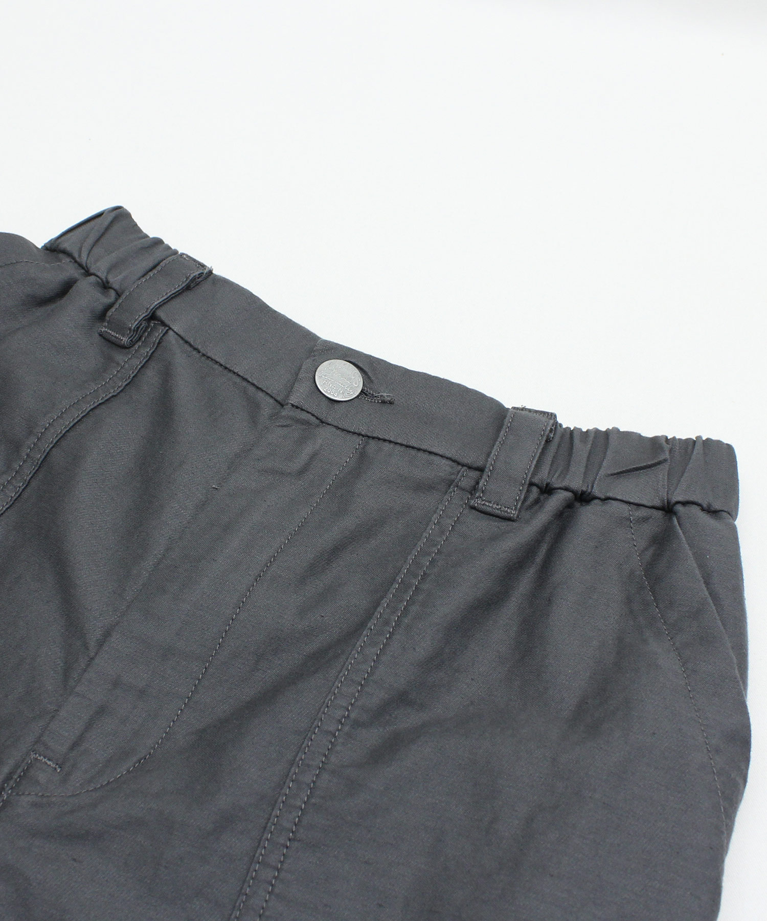 チャコールグレー