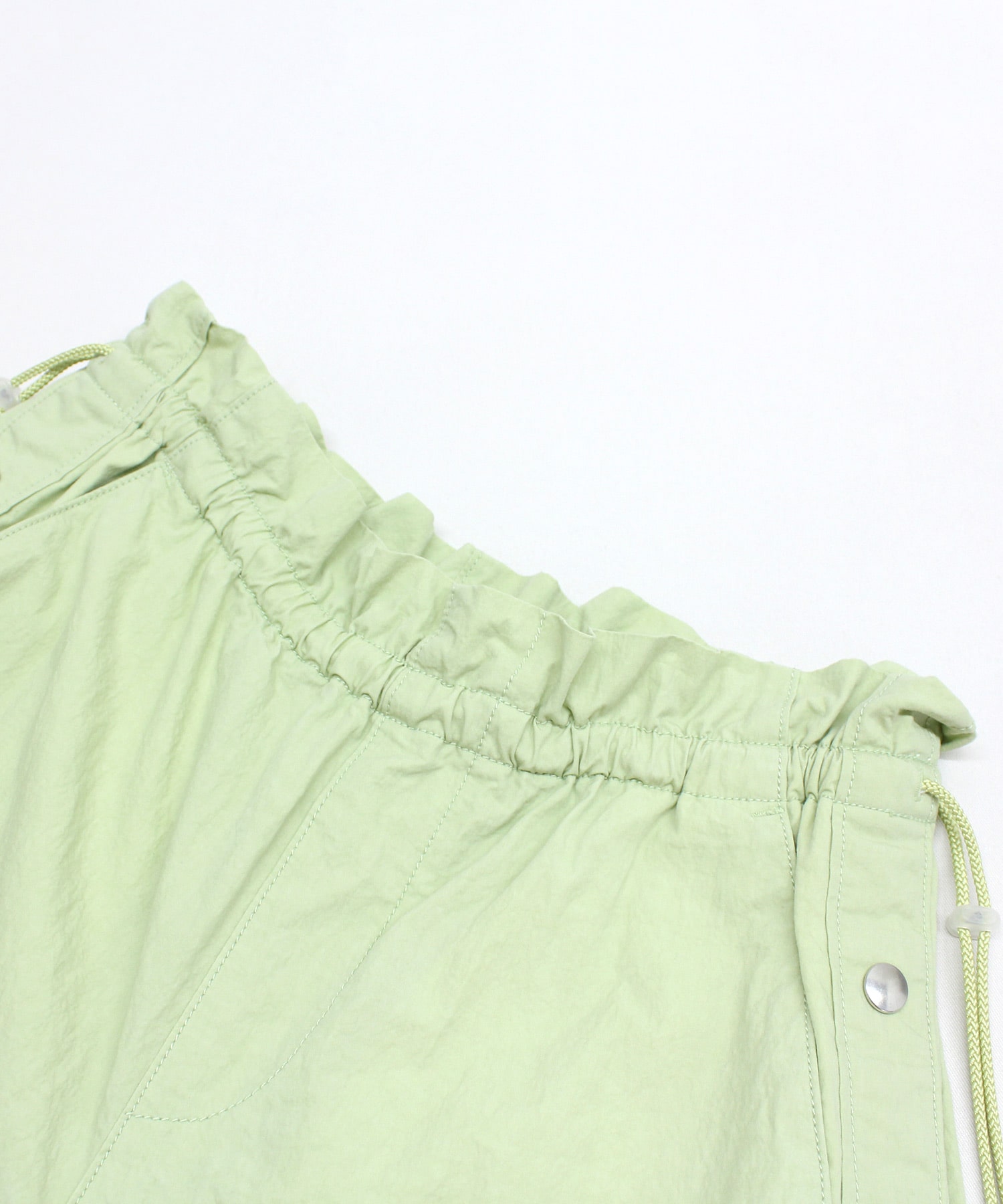 ライムグリーン