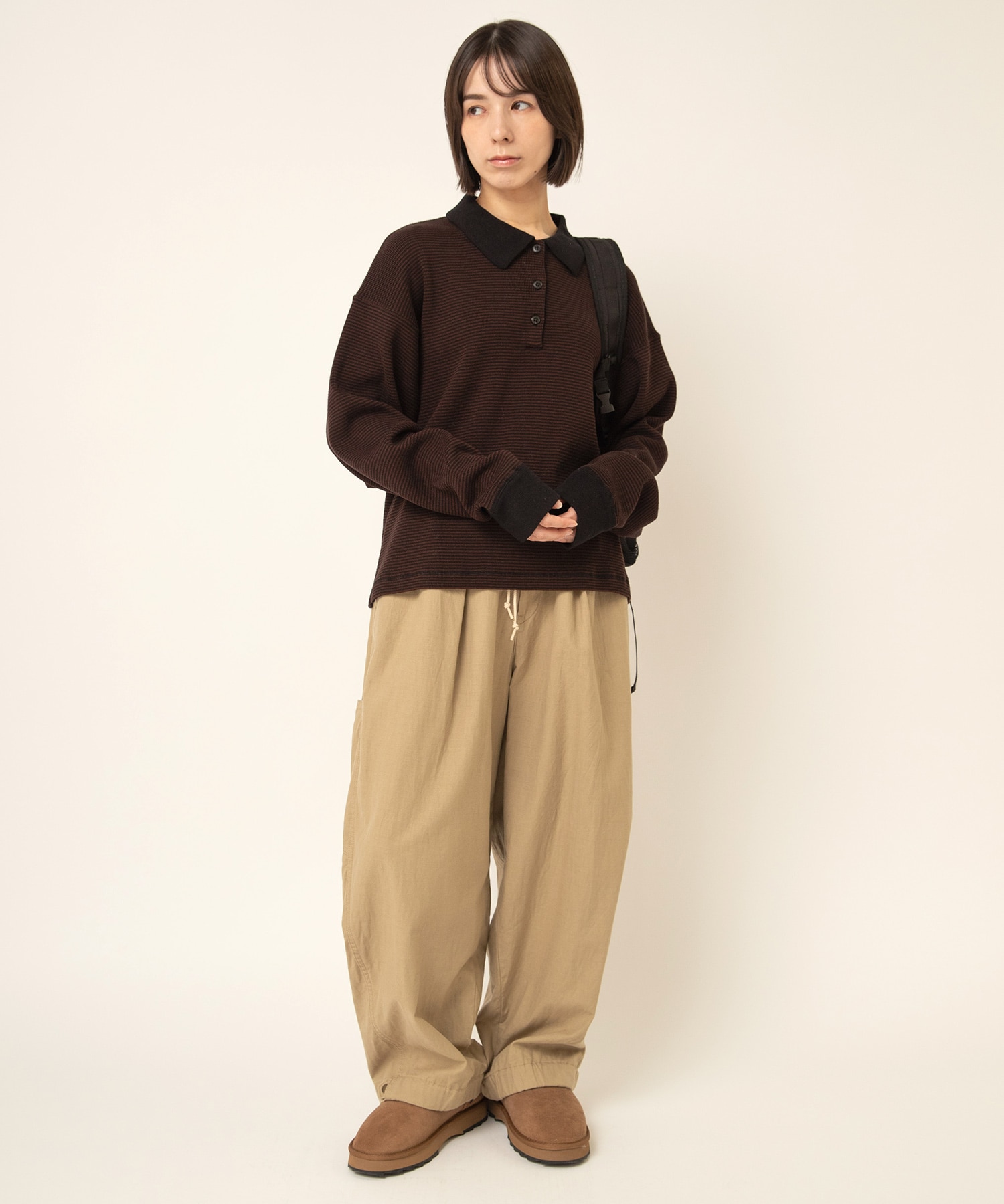 ベージュ