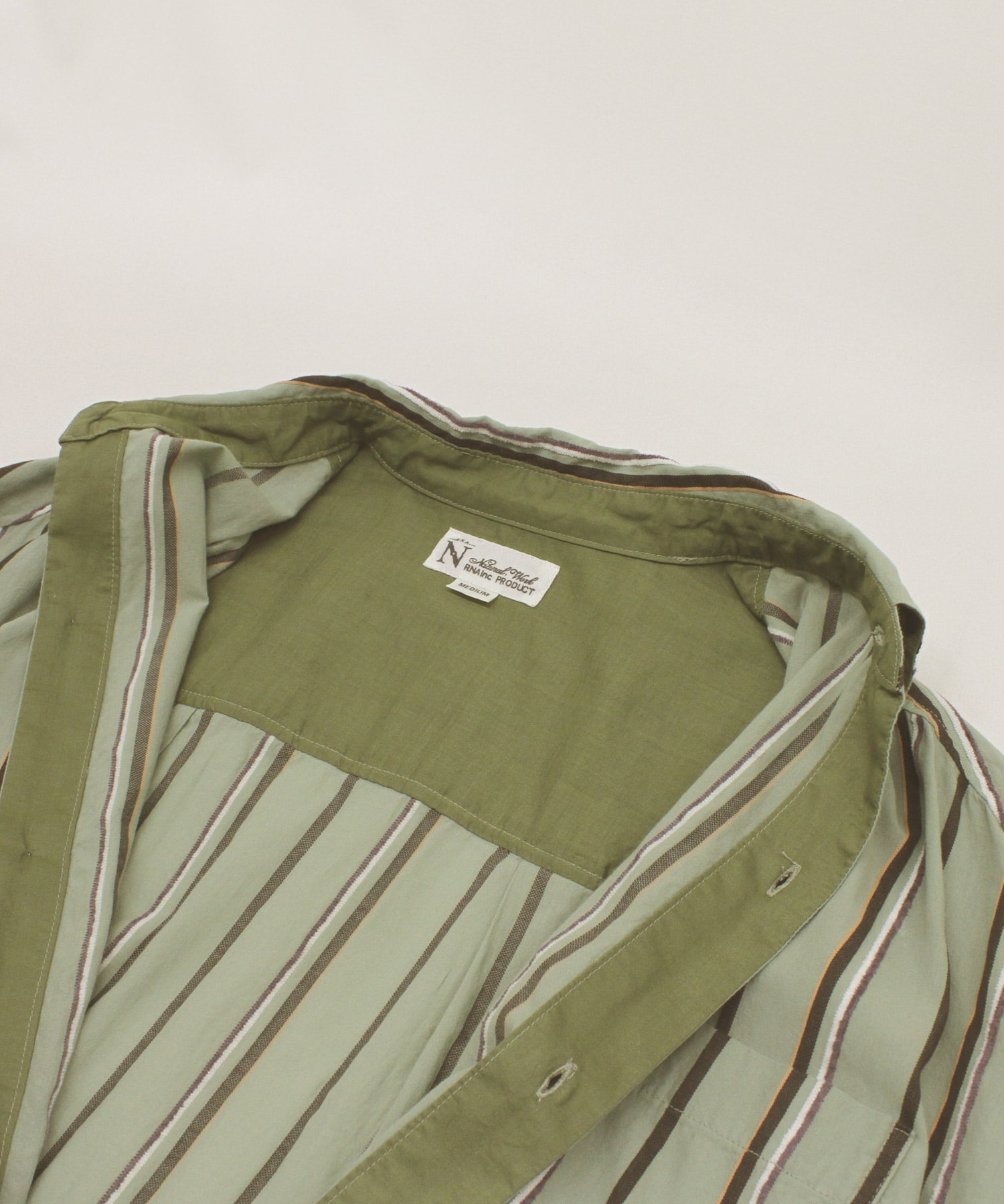 ダークブラウン