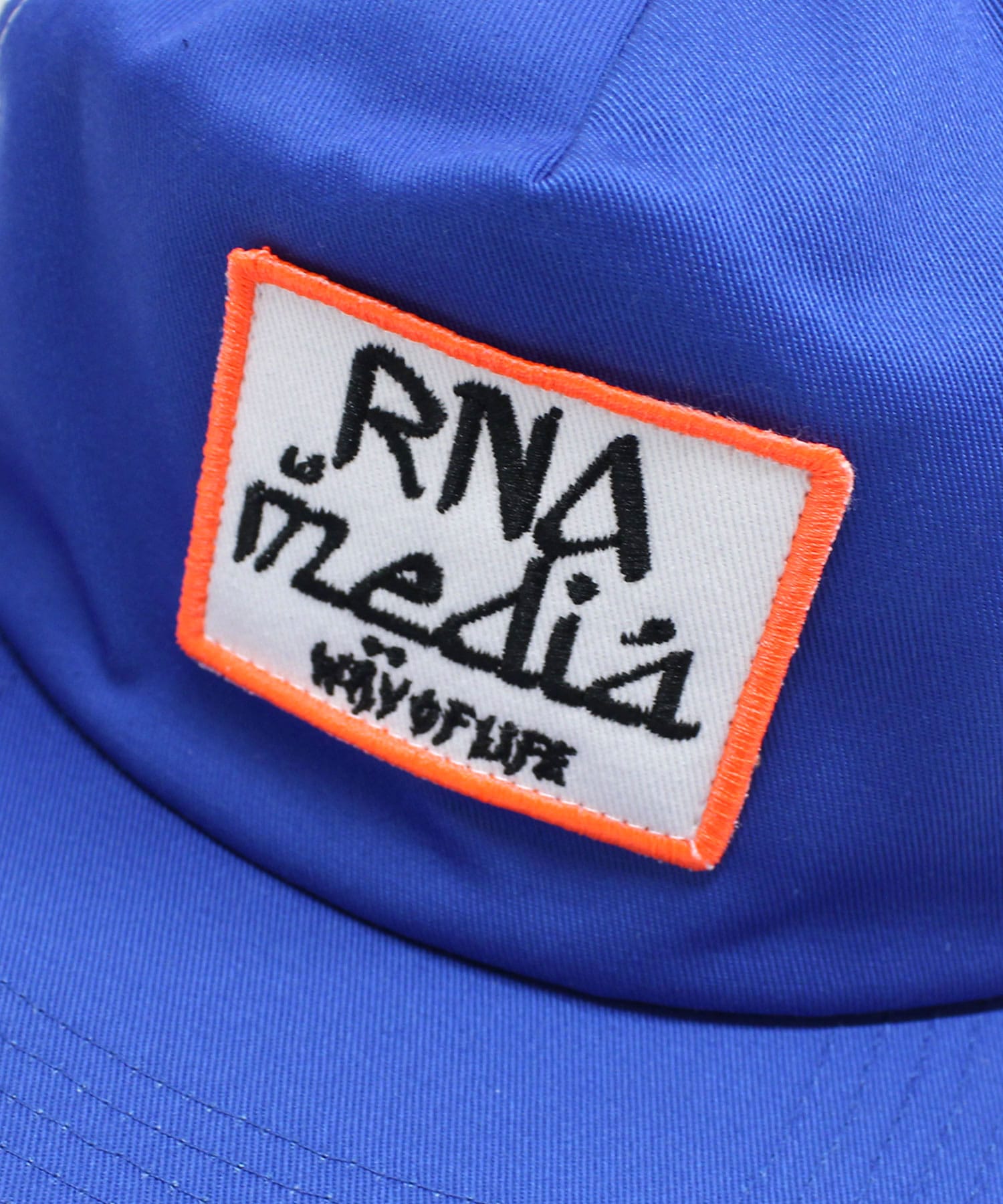 ブルー
