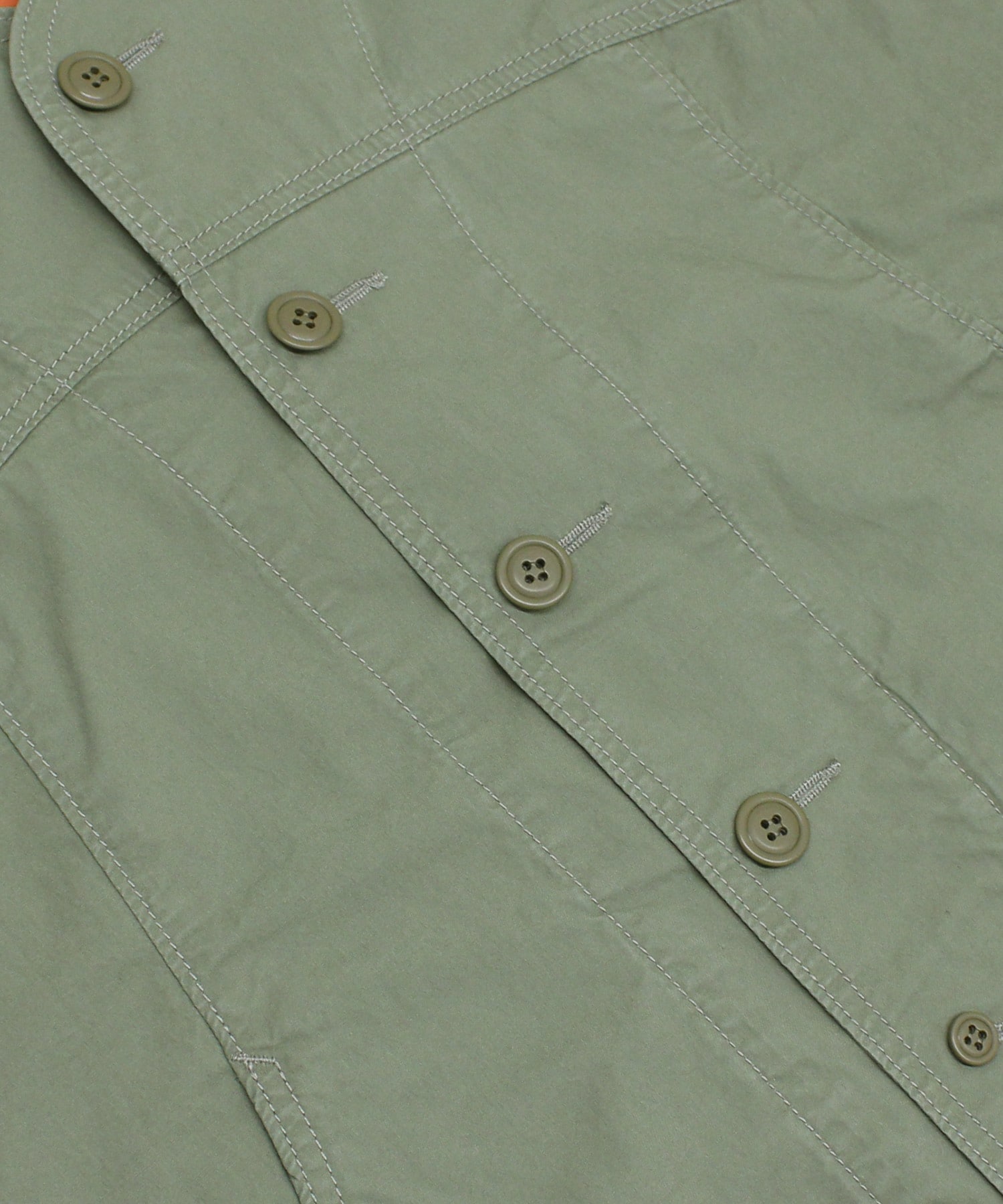 オリーブグリーン