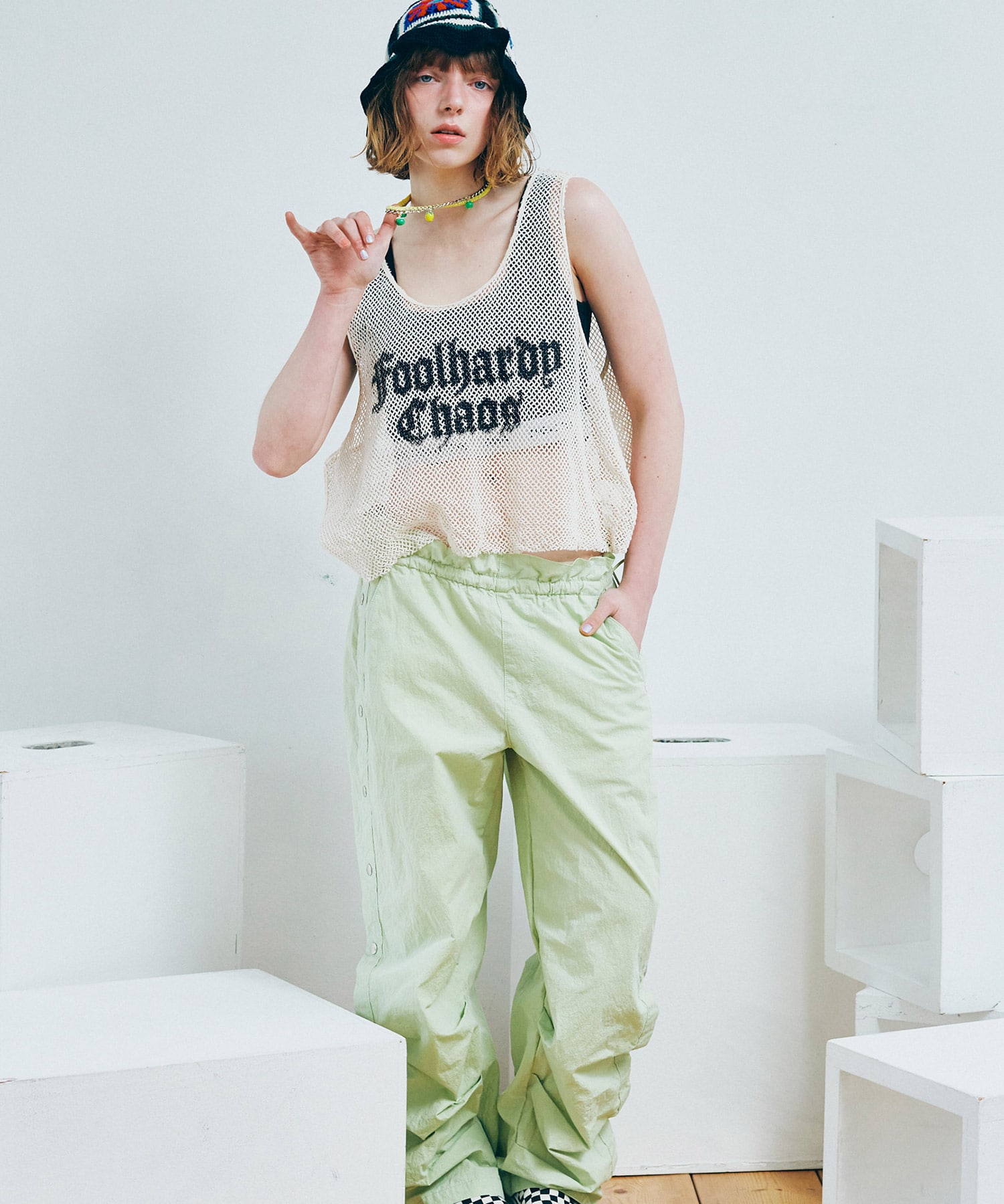 ライトベージュ