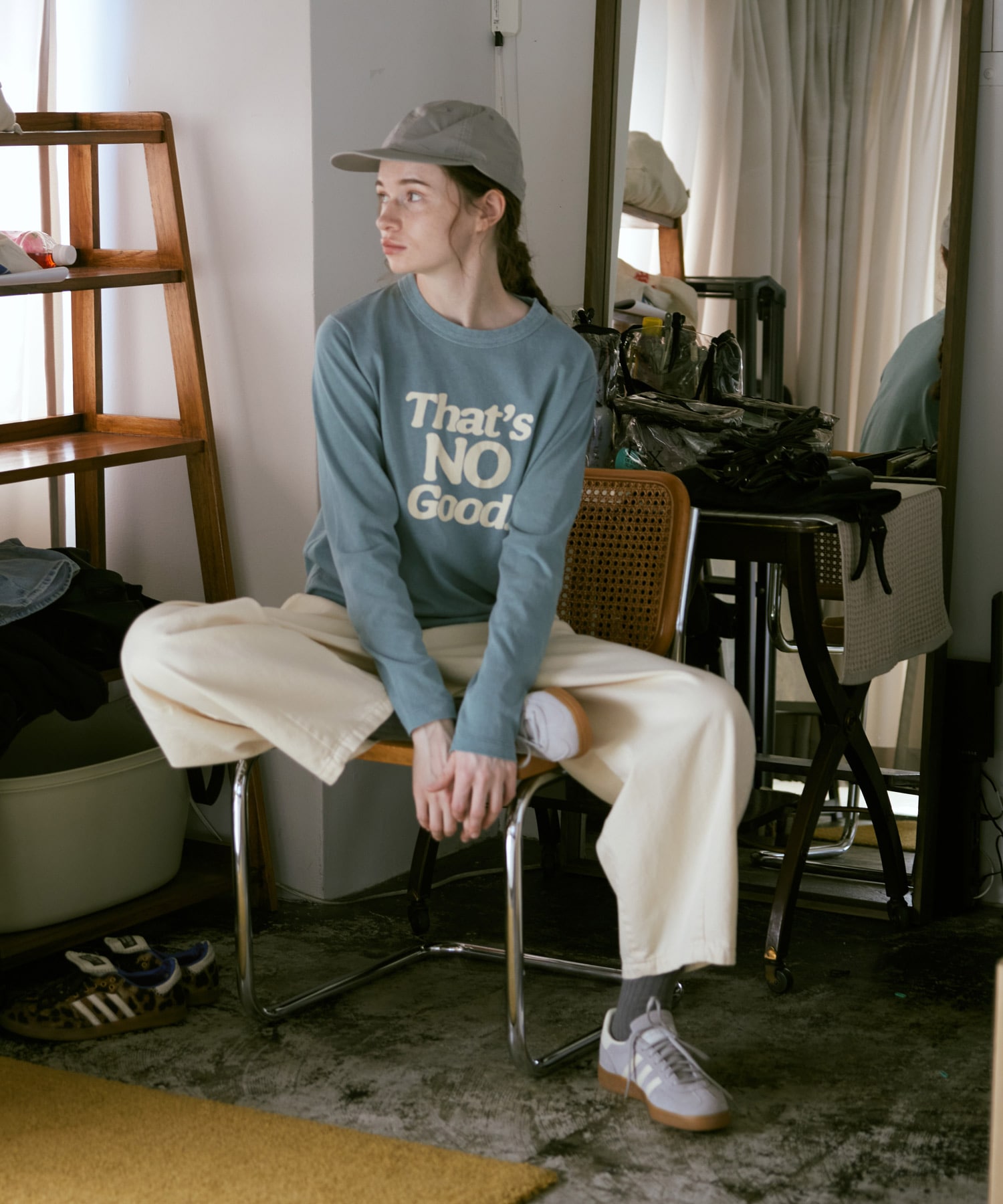 グレイッシュパープル