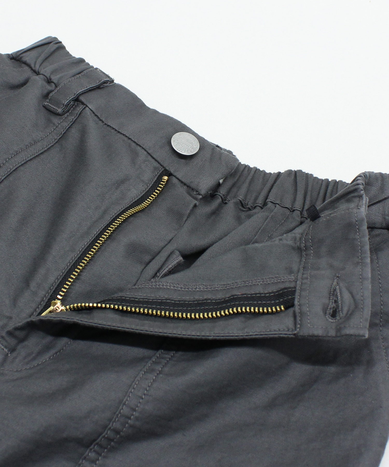 チャコールグレー