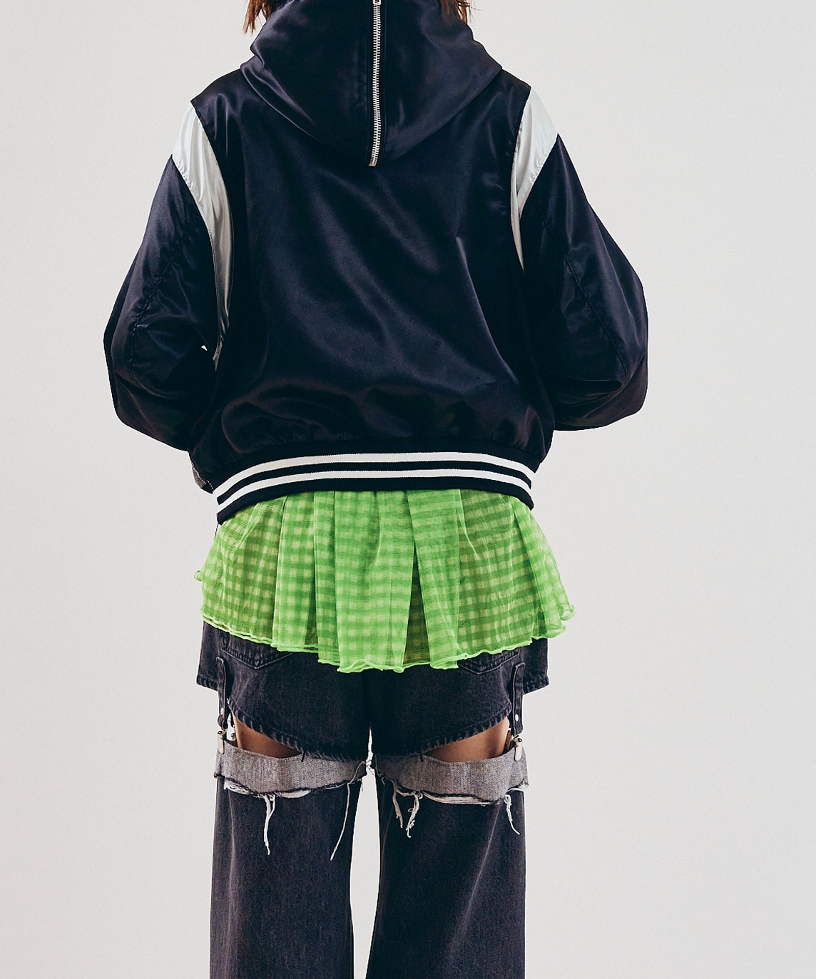 ライムグリーン