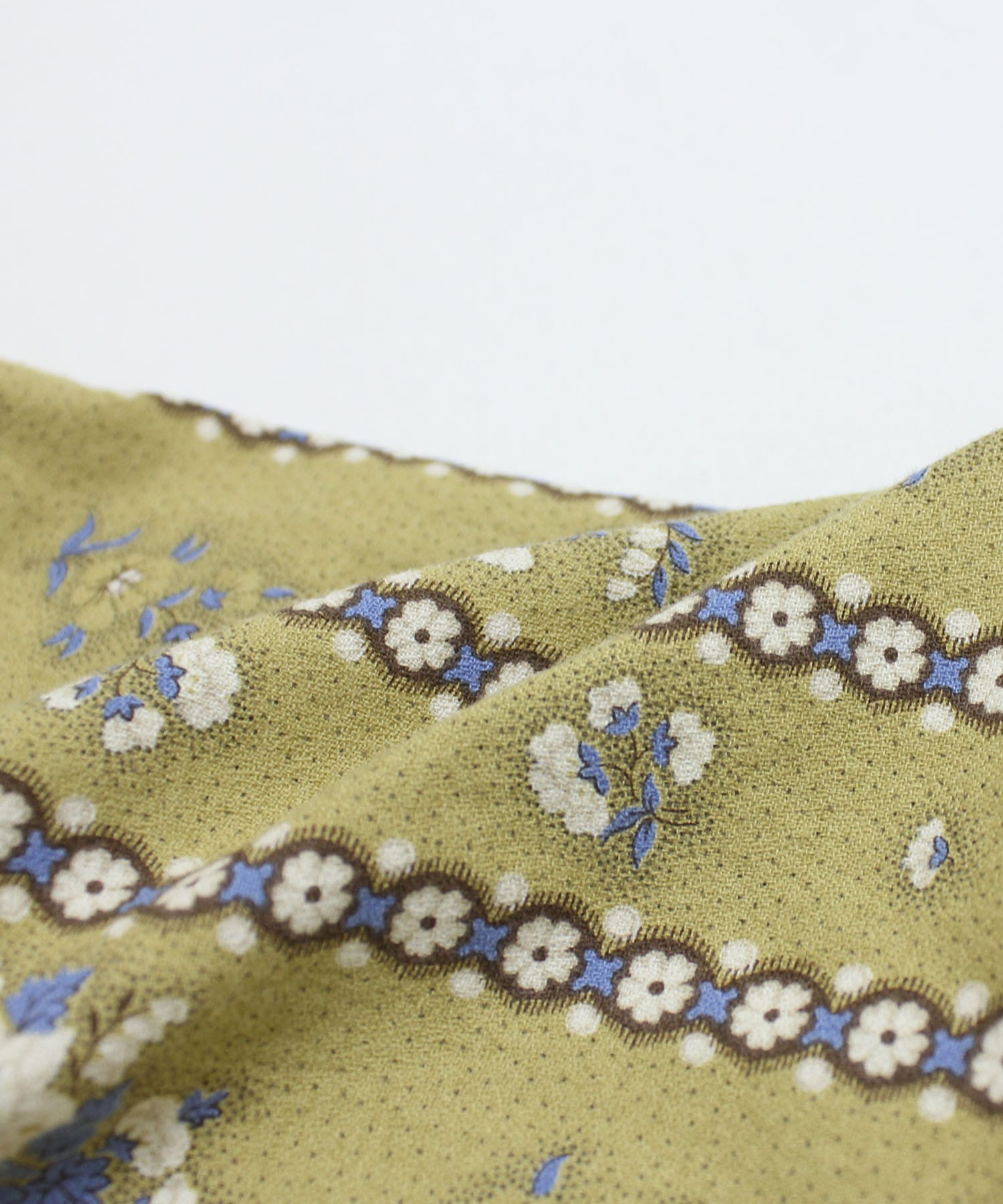 ベージュイエロー