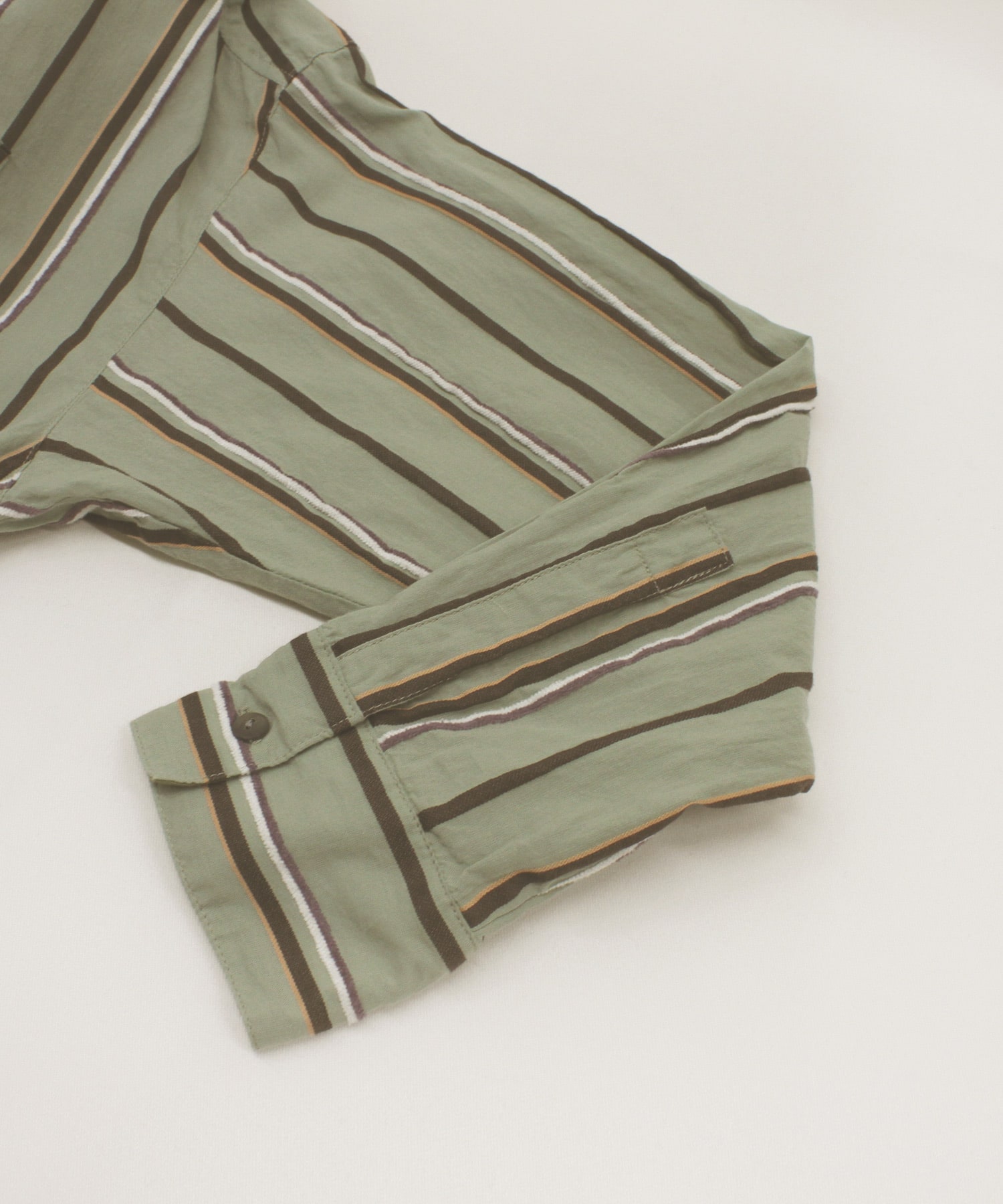 ダークブラウン