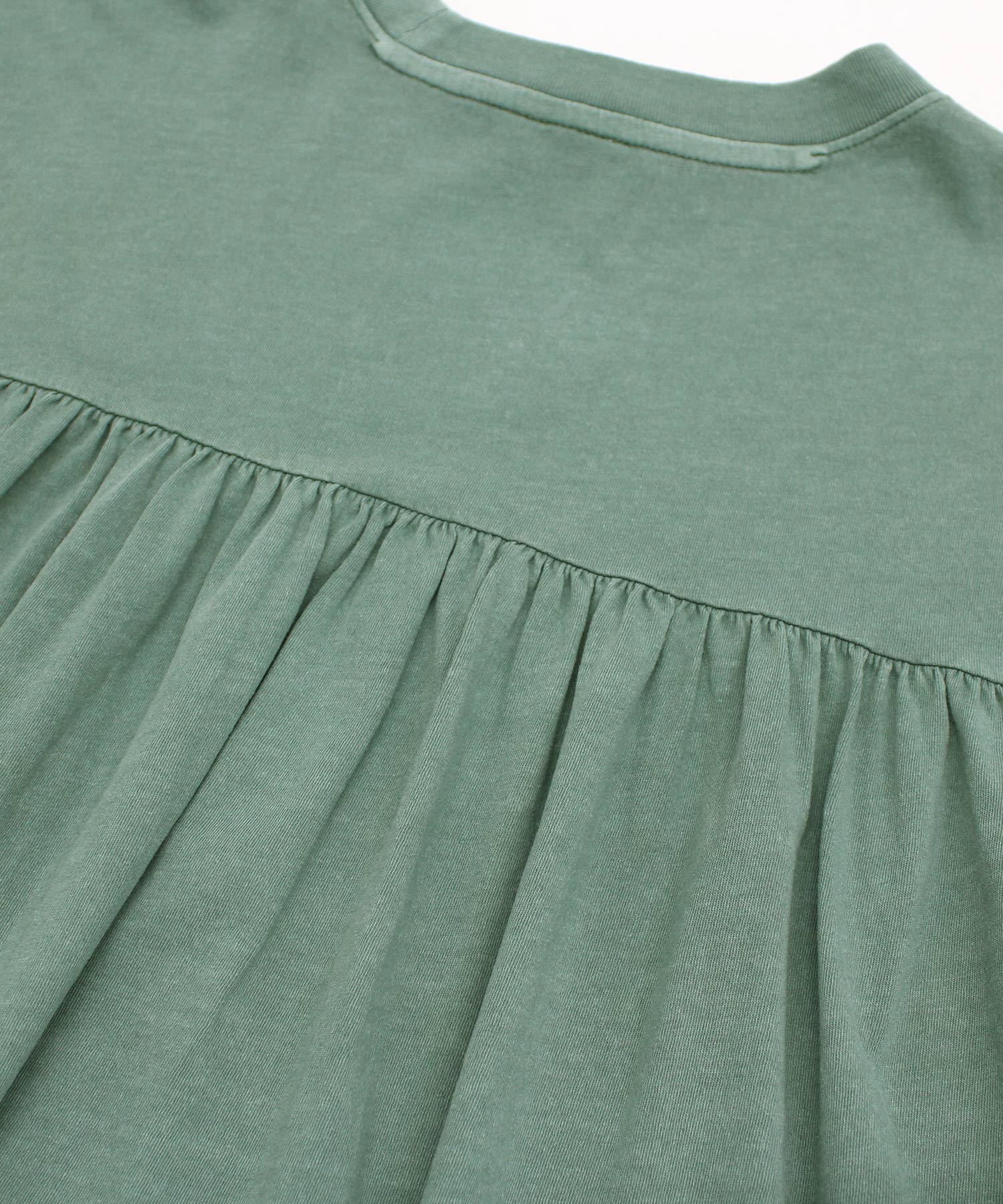 くすみグリーン