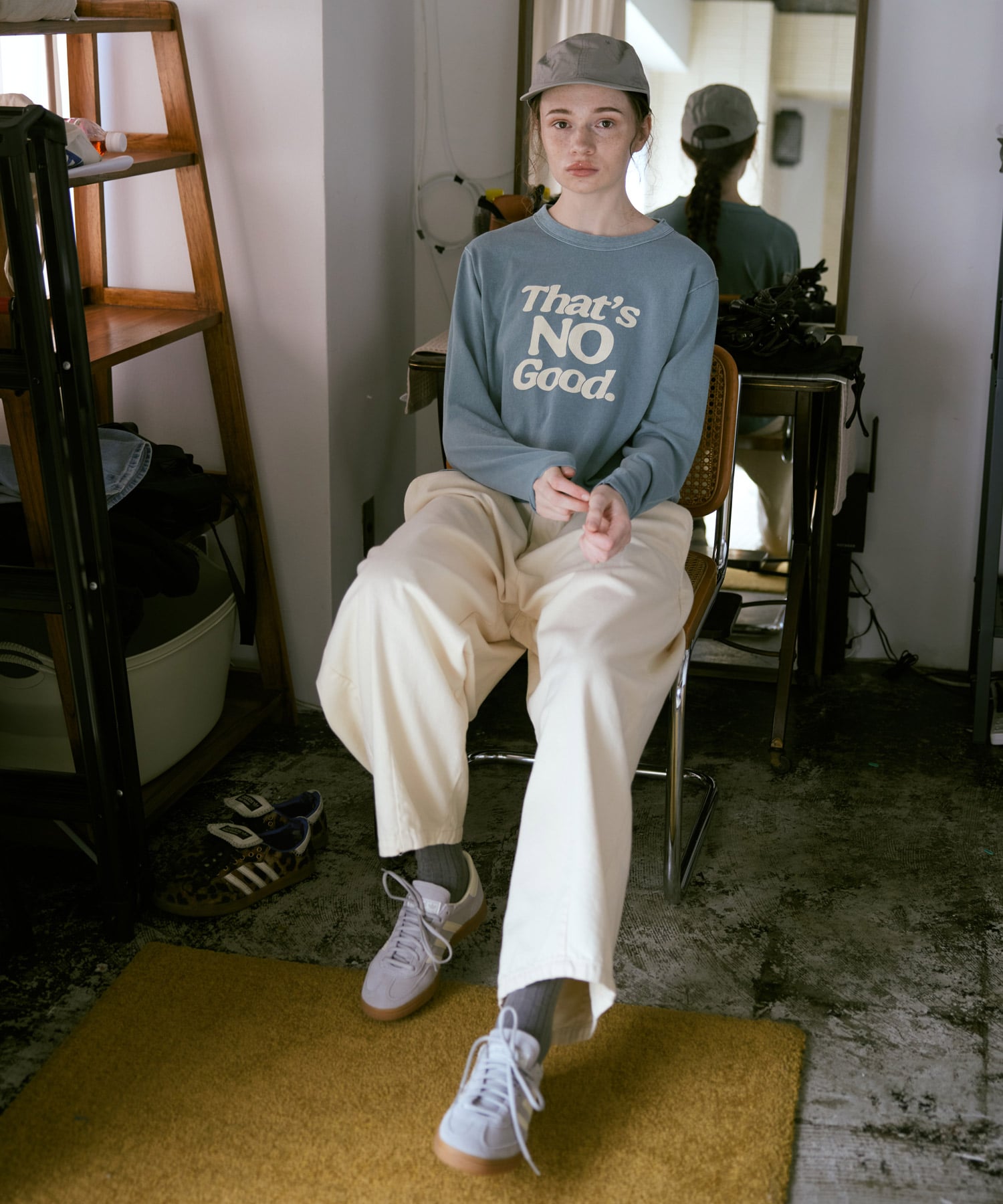 グレイッシュパープル