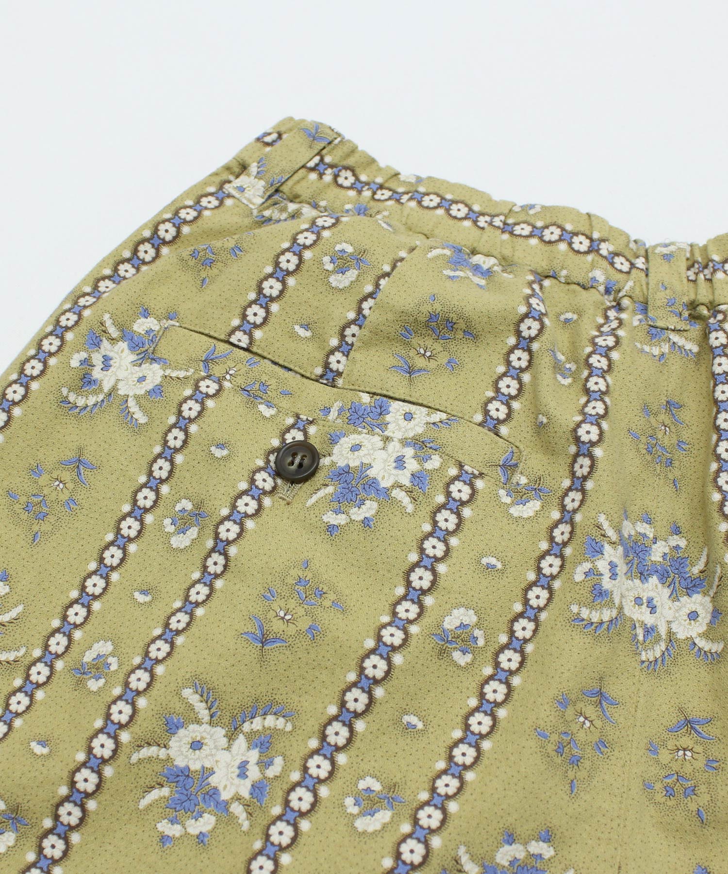 ベージュイエロー