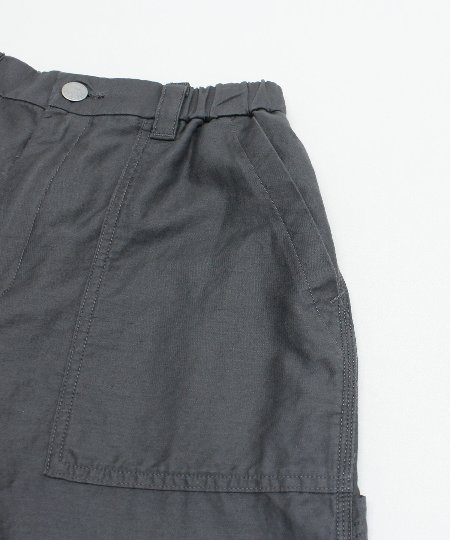 チャコールグレー