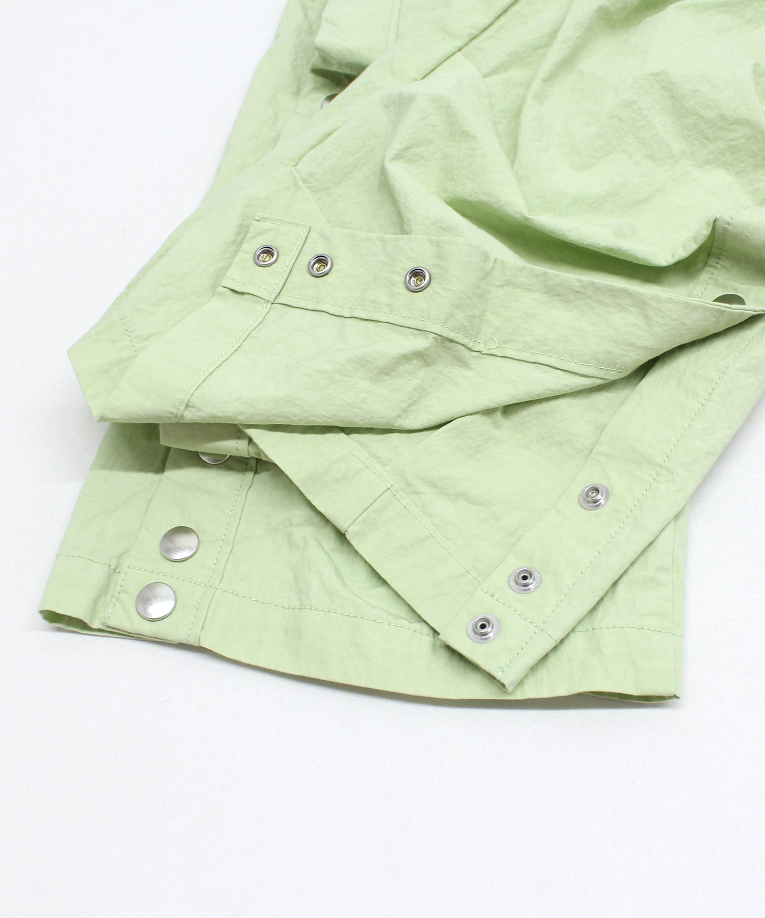 ライムグリーン