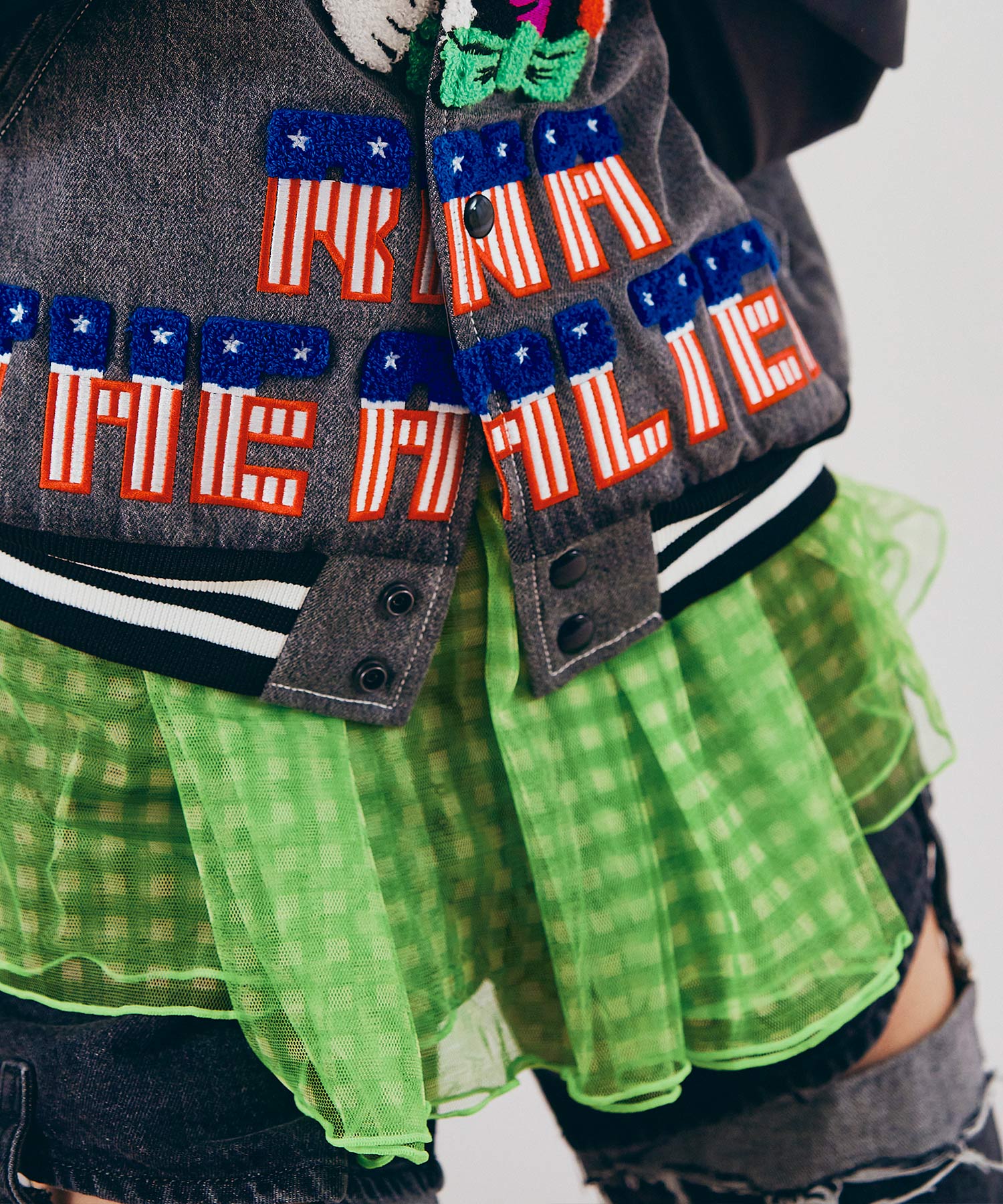 ライムグリーン