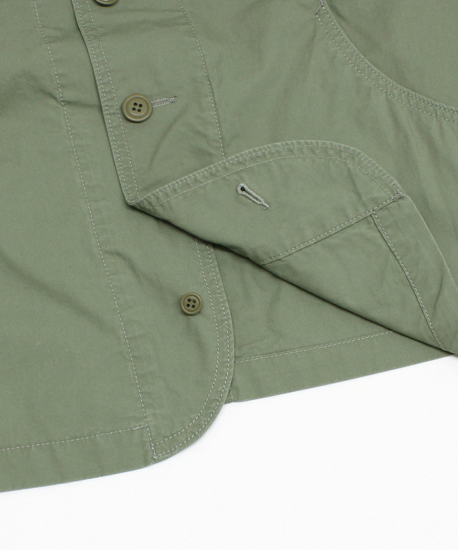 オリーブグリーン