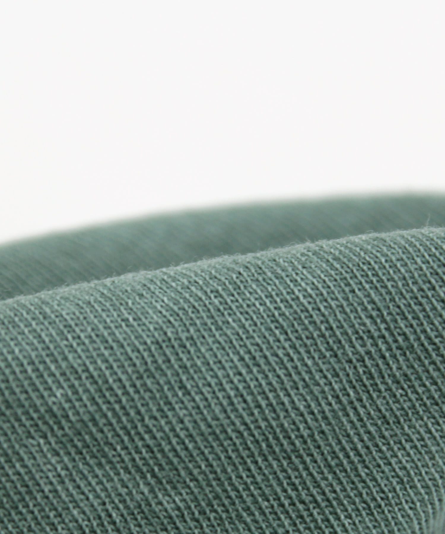 くすみグリーン