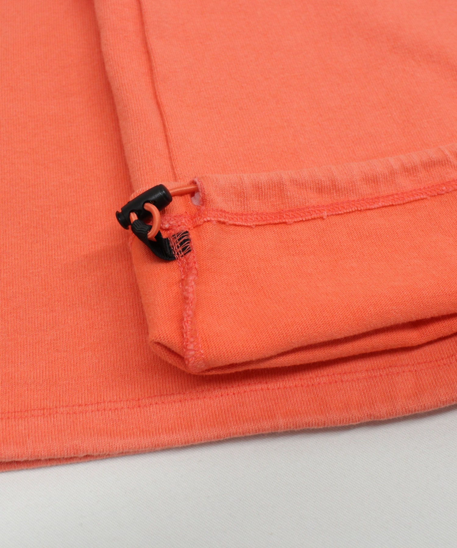 ネオンオレンジ