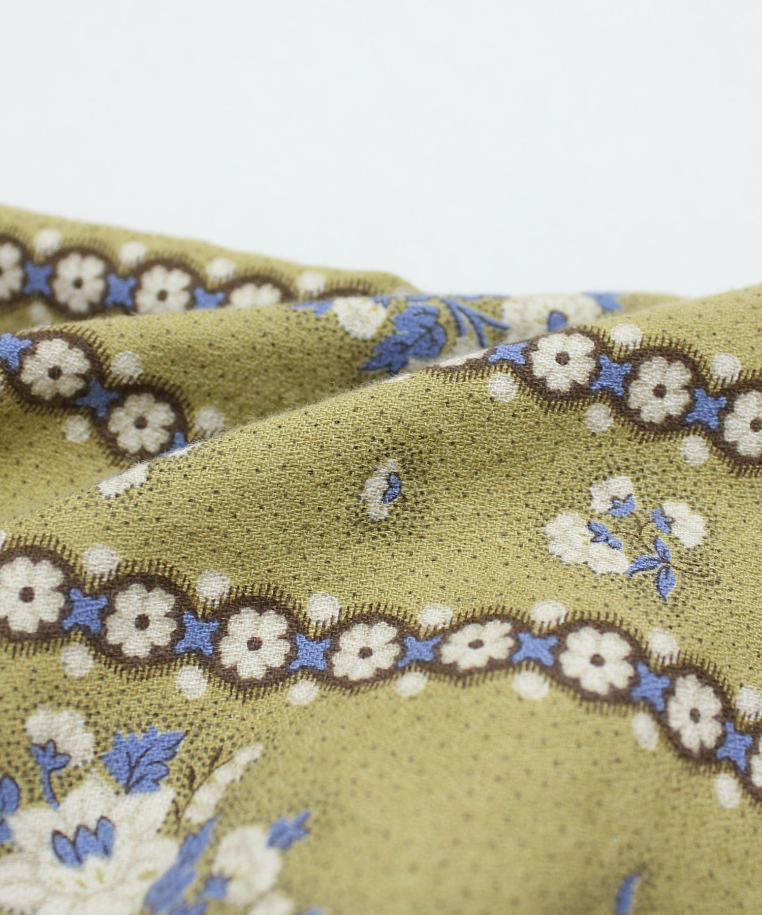 ベージュイエロー