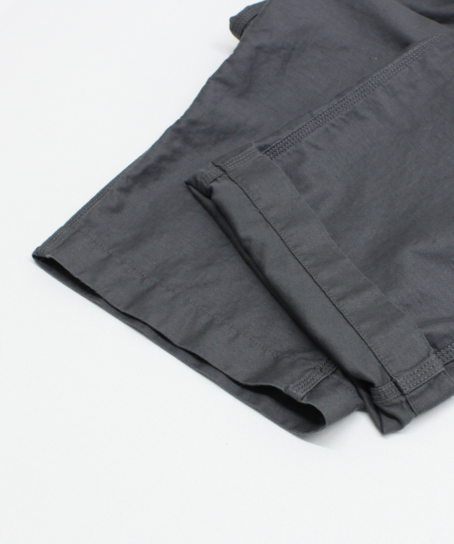 チャコールグレー