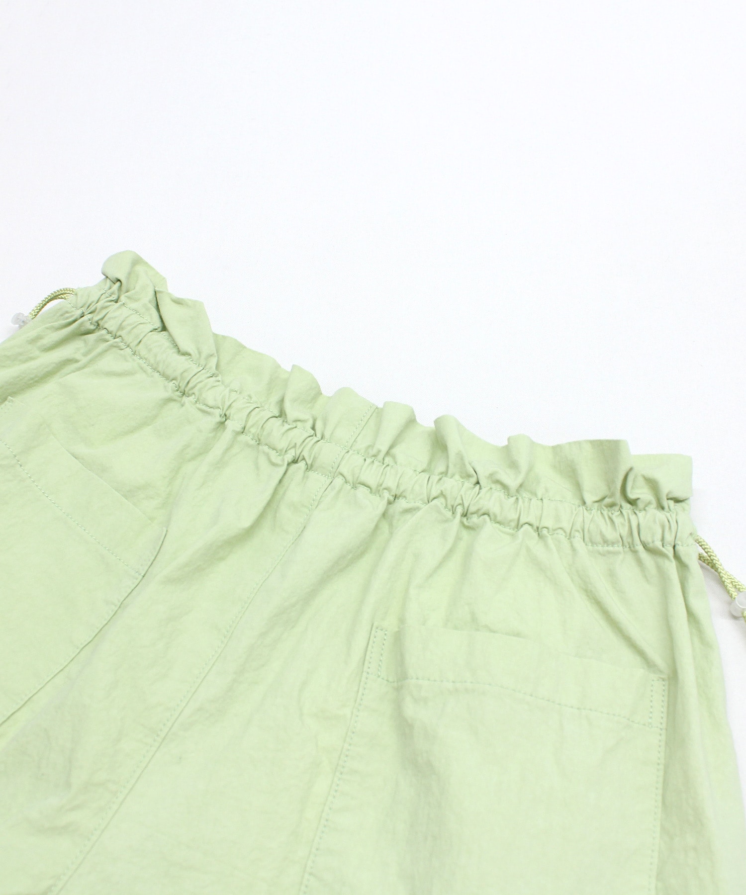 ライムグリーン