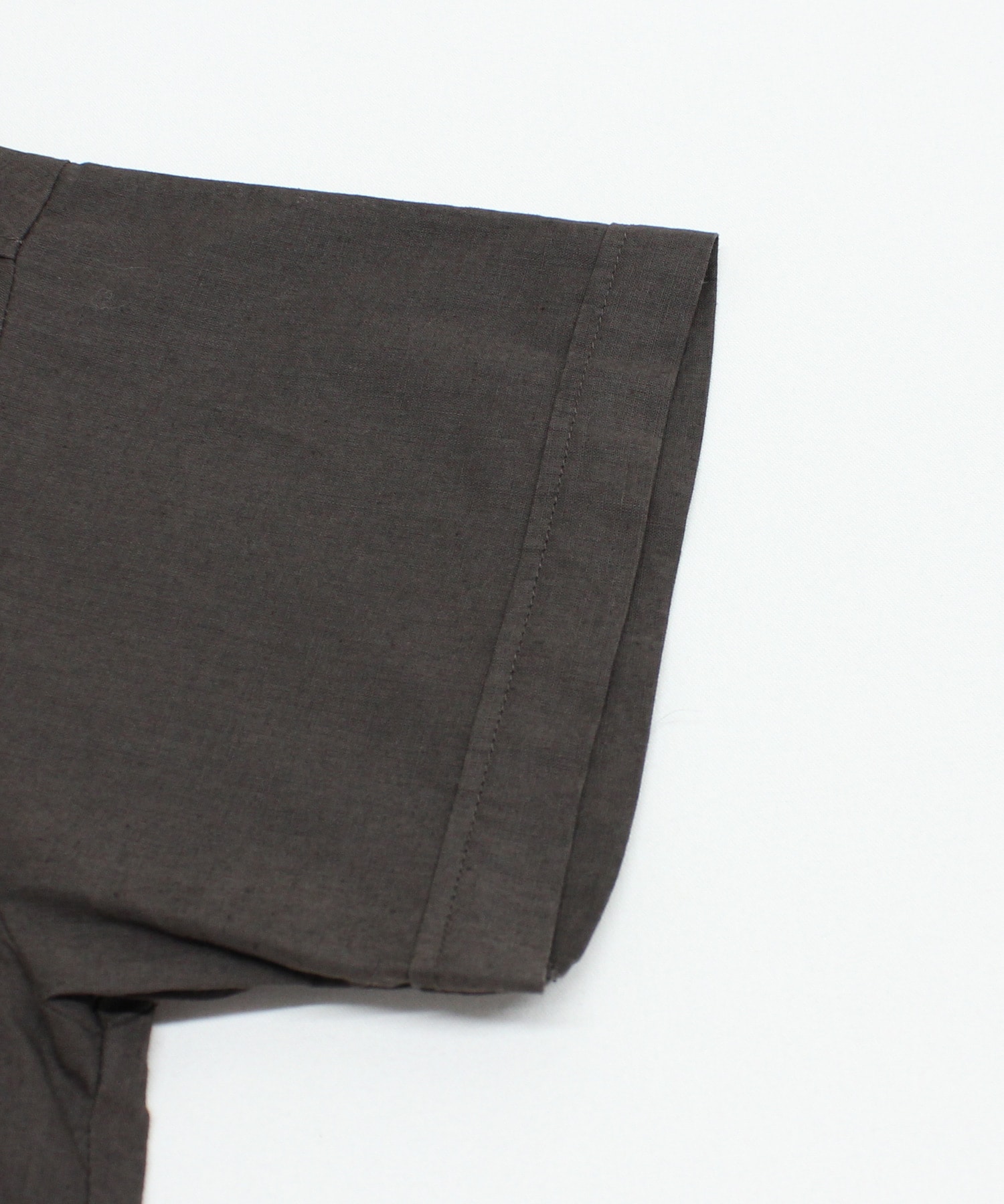 ダークブラウン