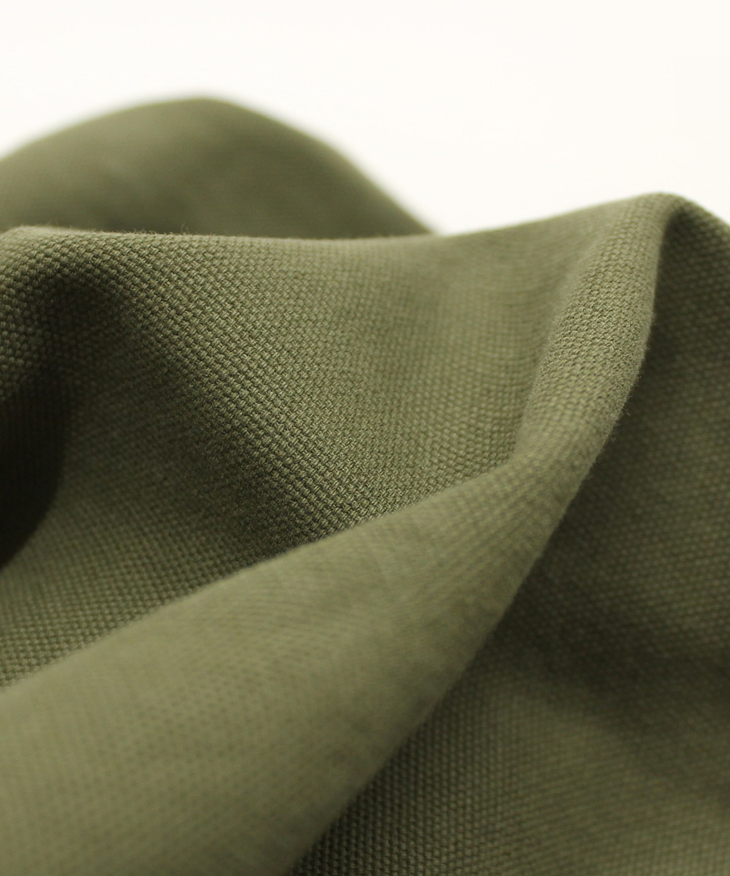 オリーブグリーン