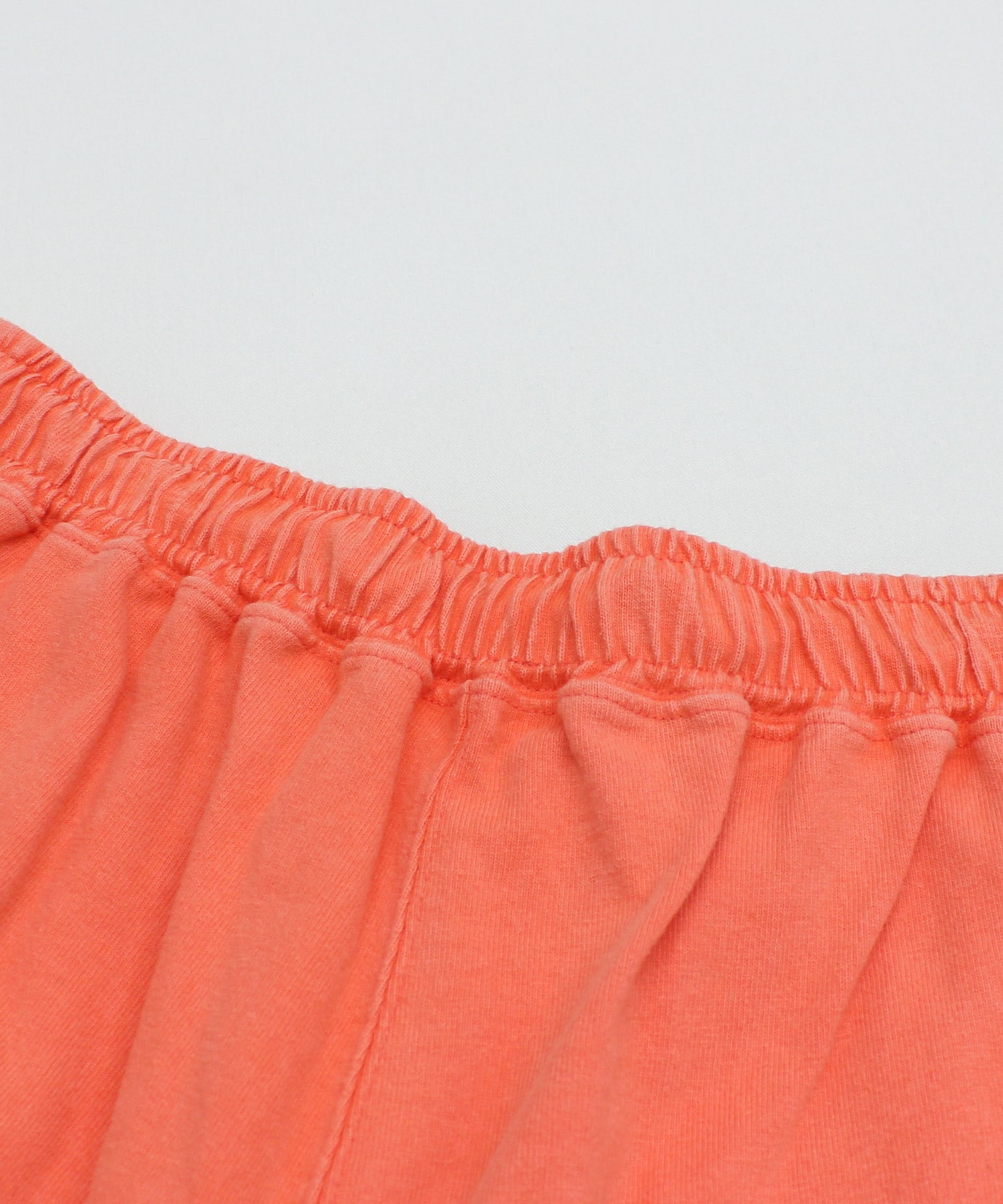 ネオンオレンジ