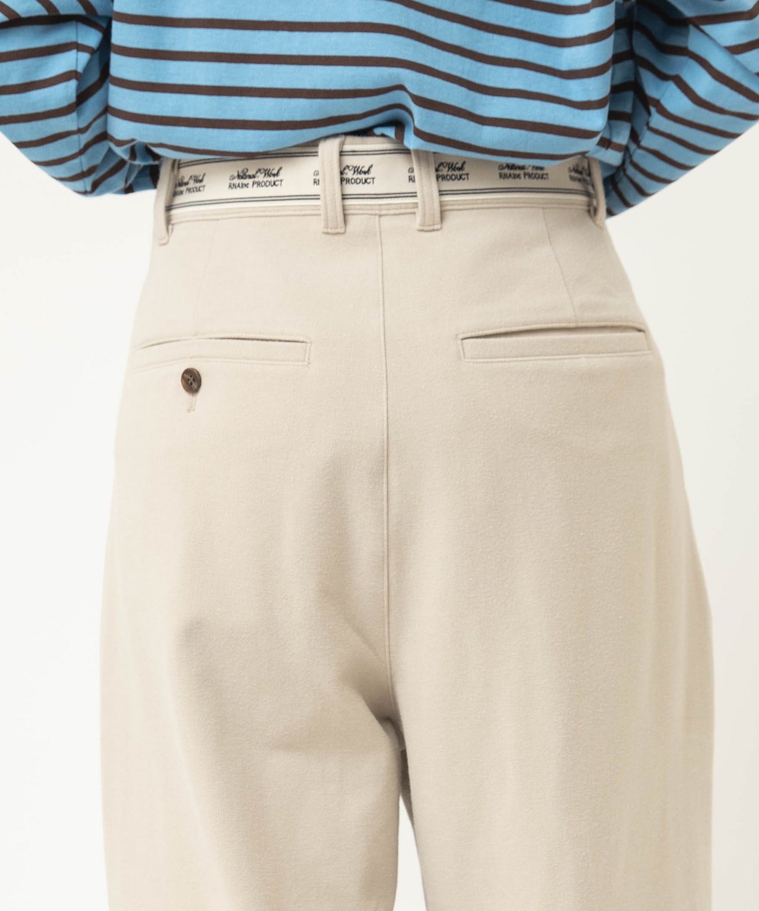 ライトベージュ