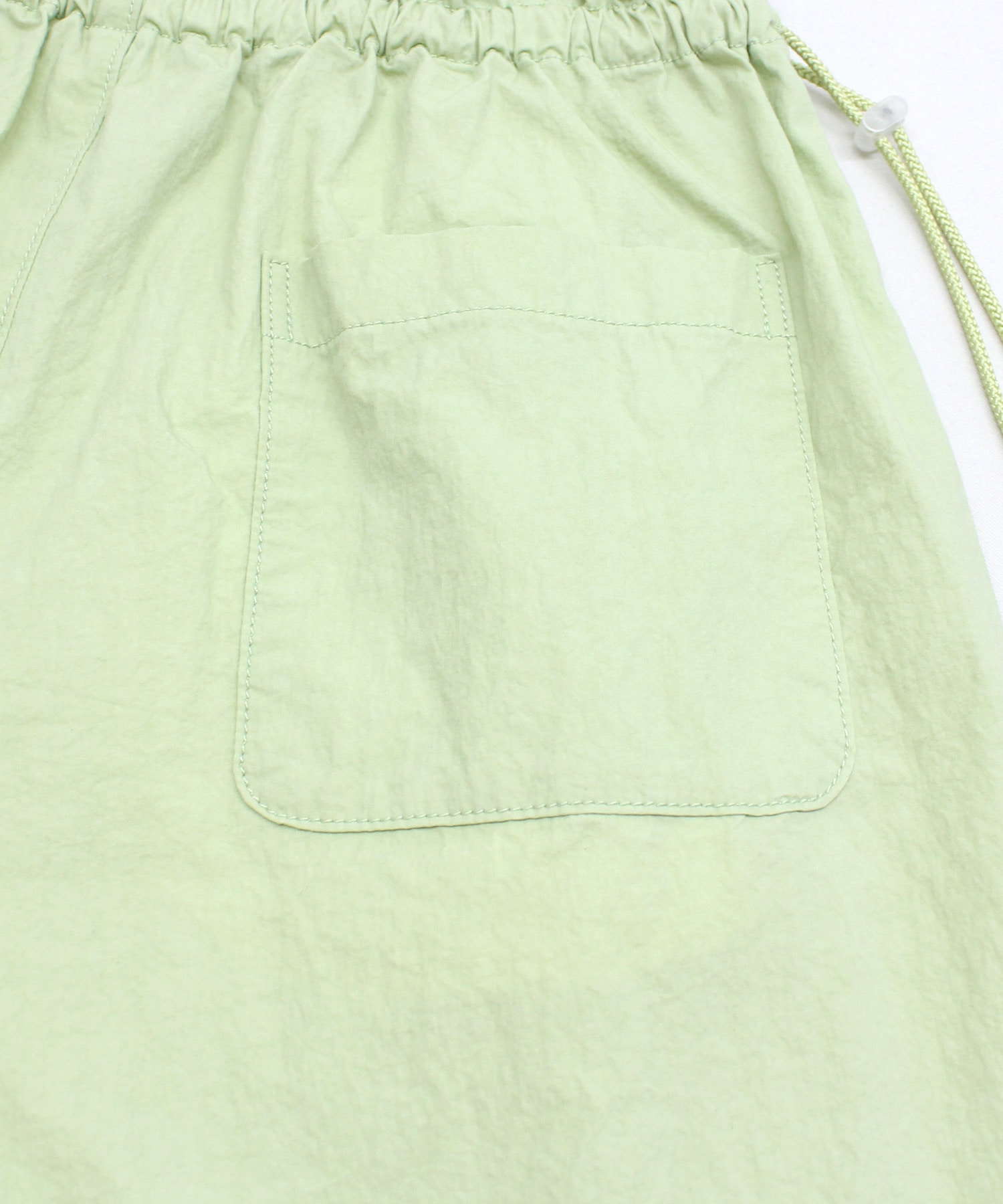 ライムグリーン