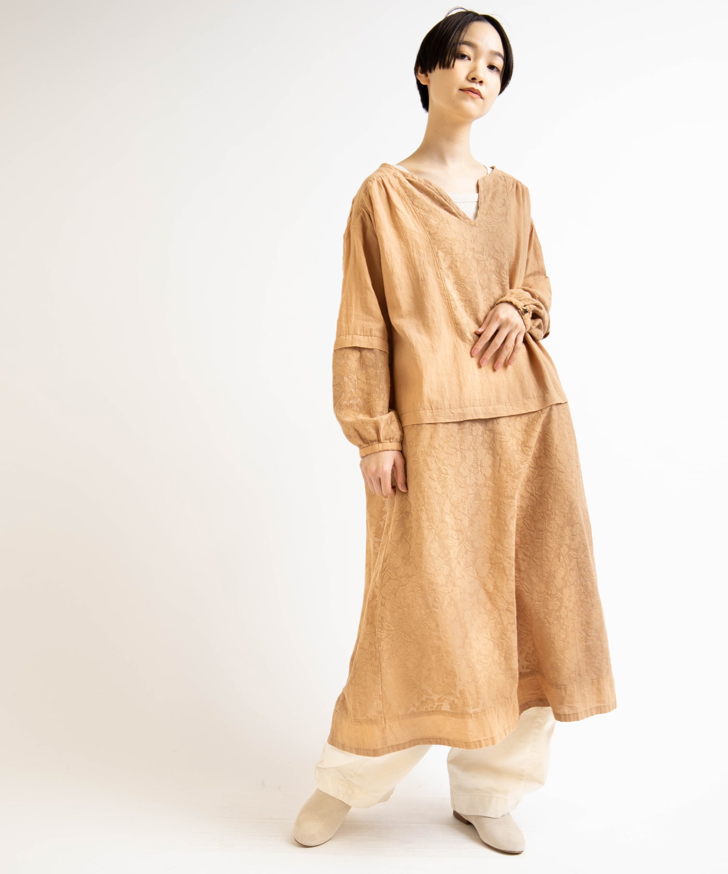 ピンクベージュ