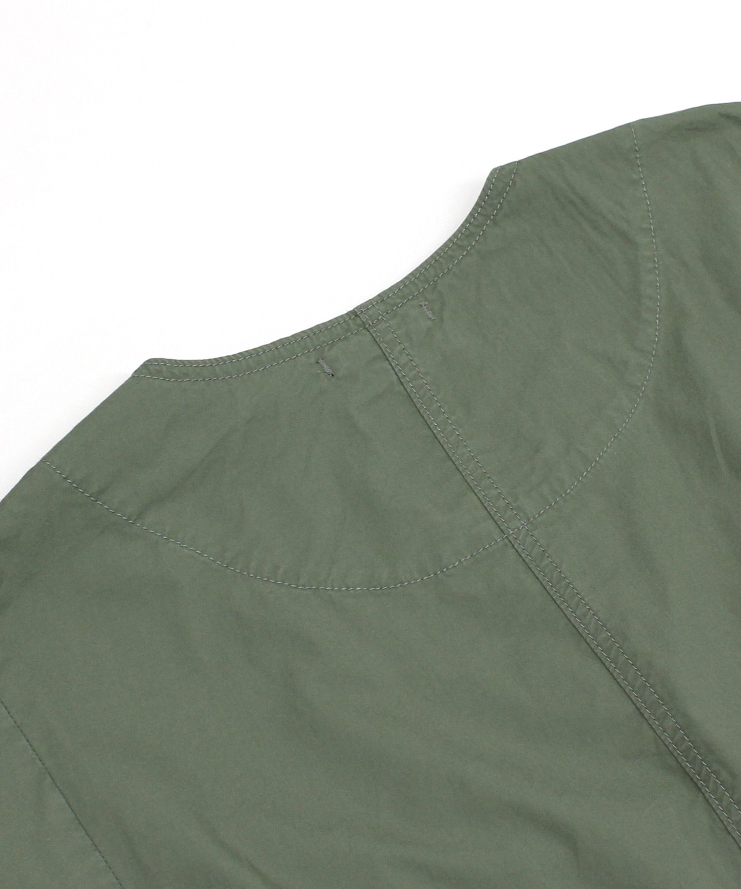 オリーブグリーン