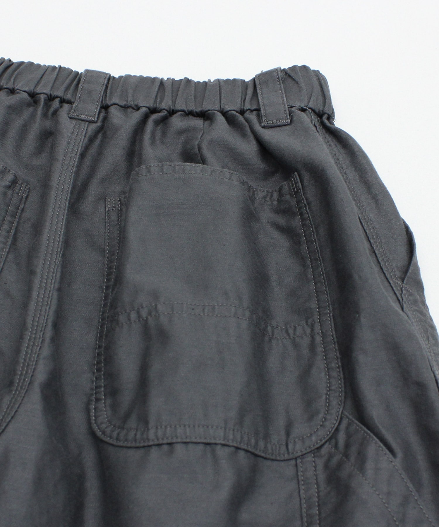 チャコールグレー