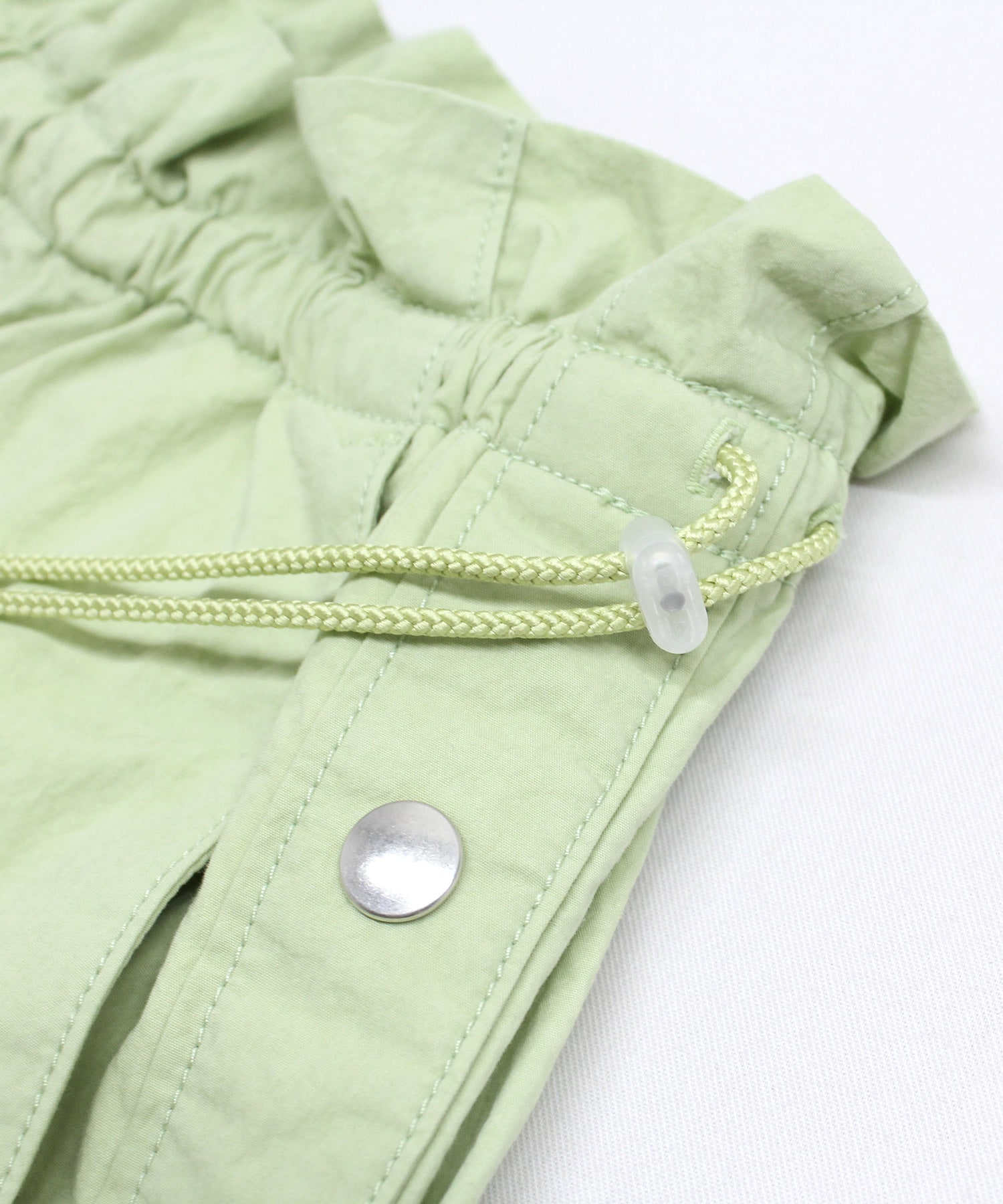 ライムグリーン