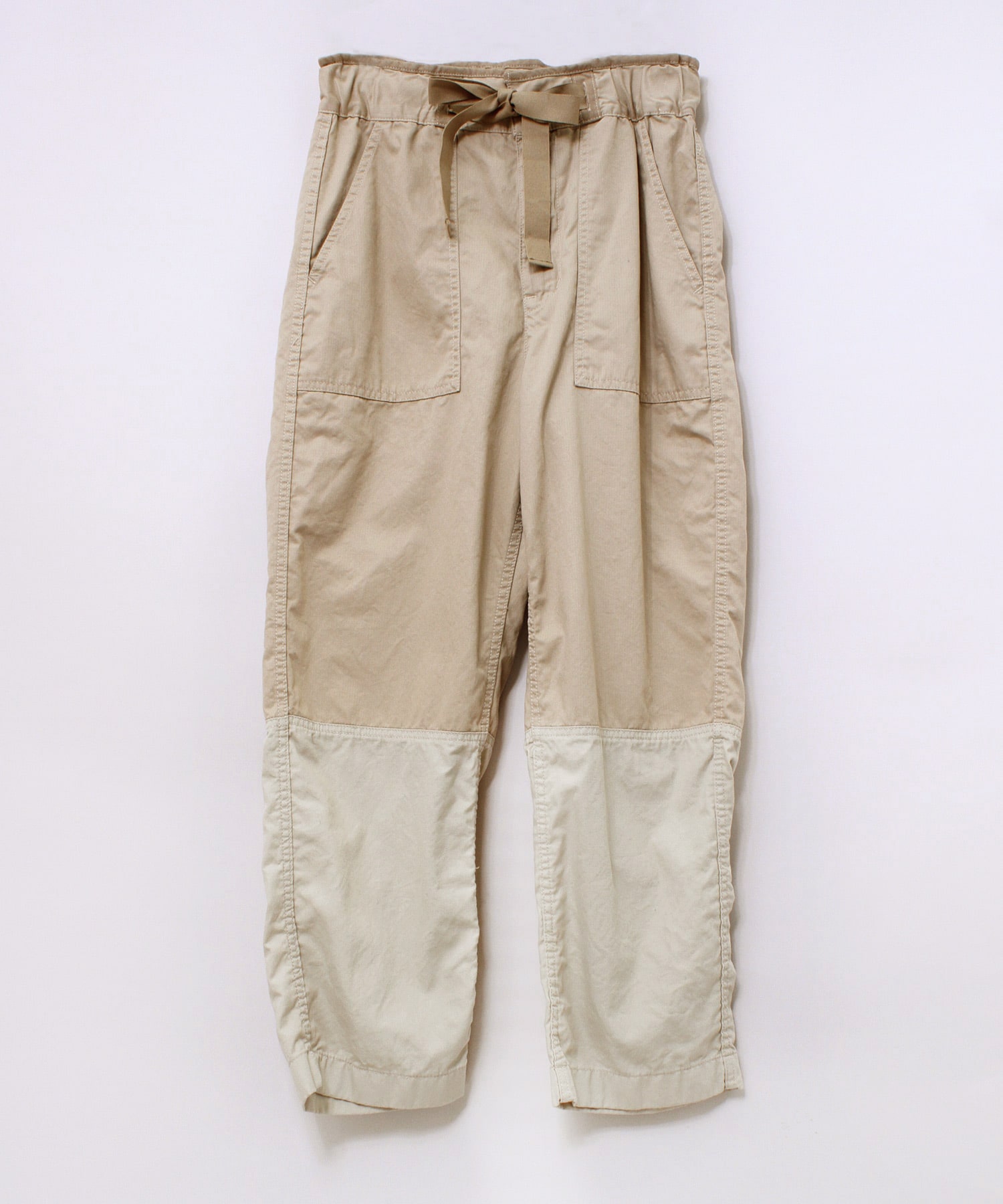 ライトベージュ