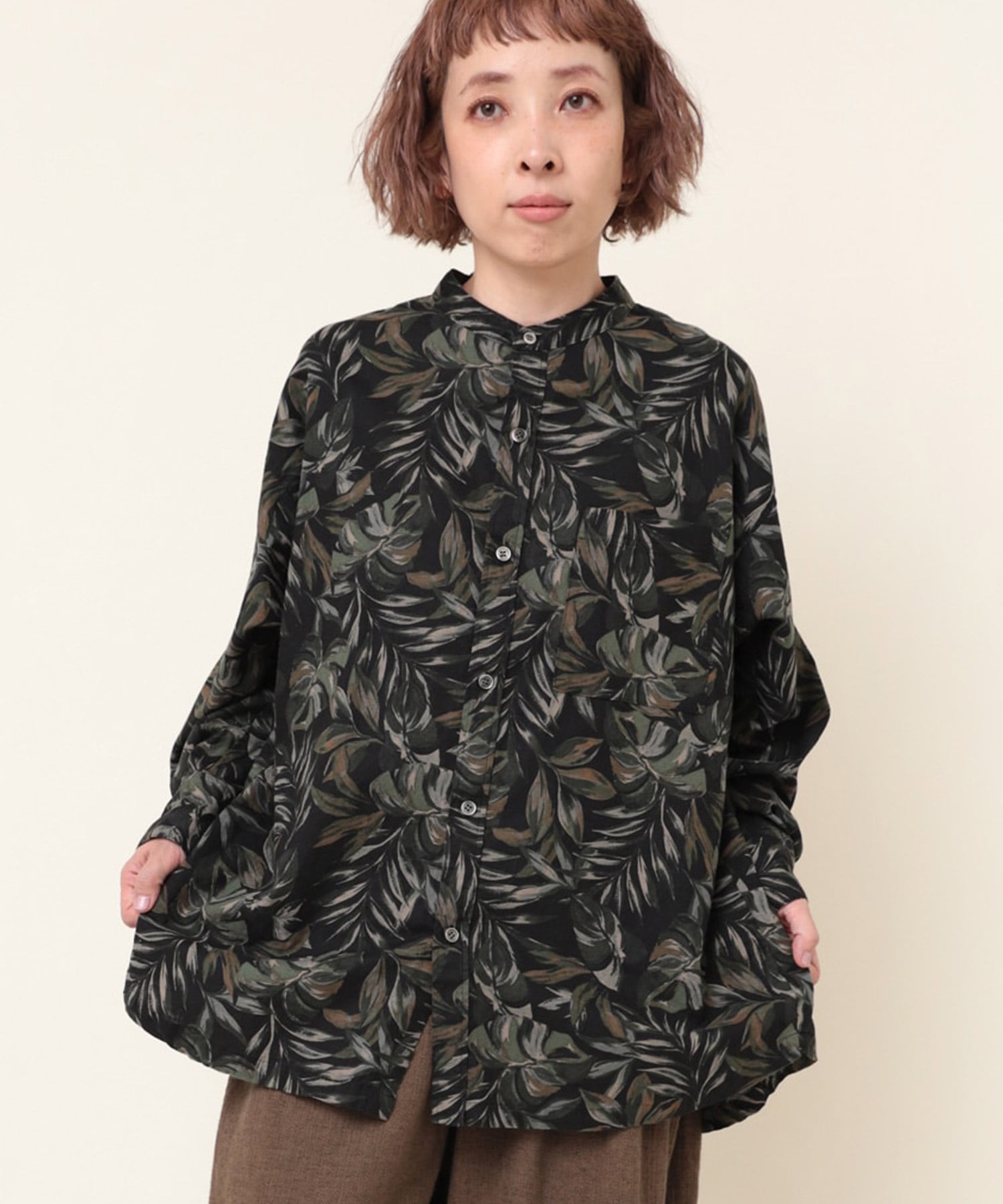 B2785 ボタニカルプリントシャツ