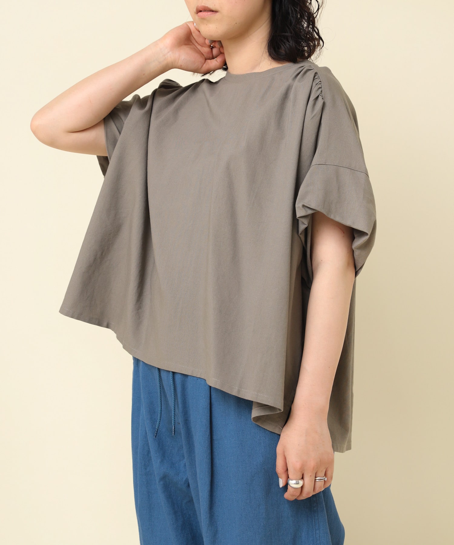 B2839 ツイストスリーブブラウス