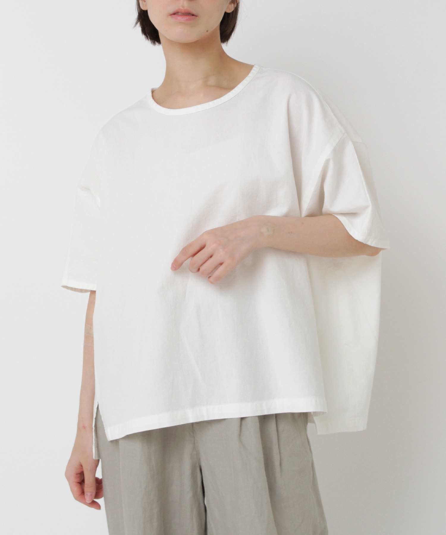 B2910 コットンリネンウインスダイドスクエアブラウス