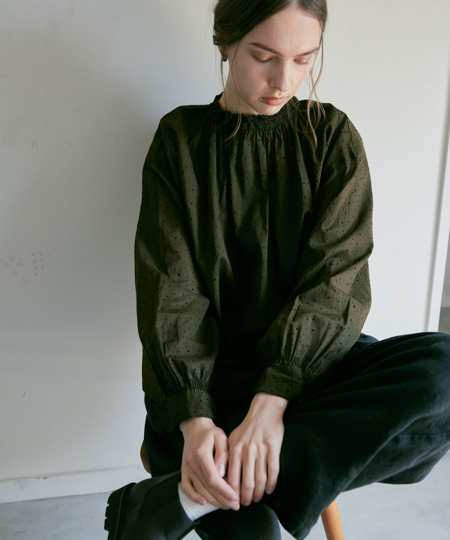 B2914 フロッキーランダムドットブラウス