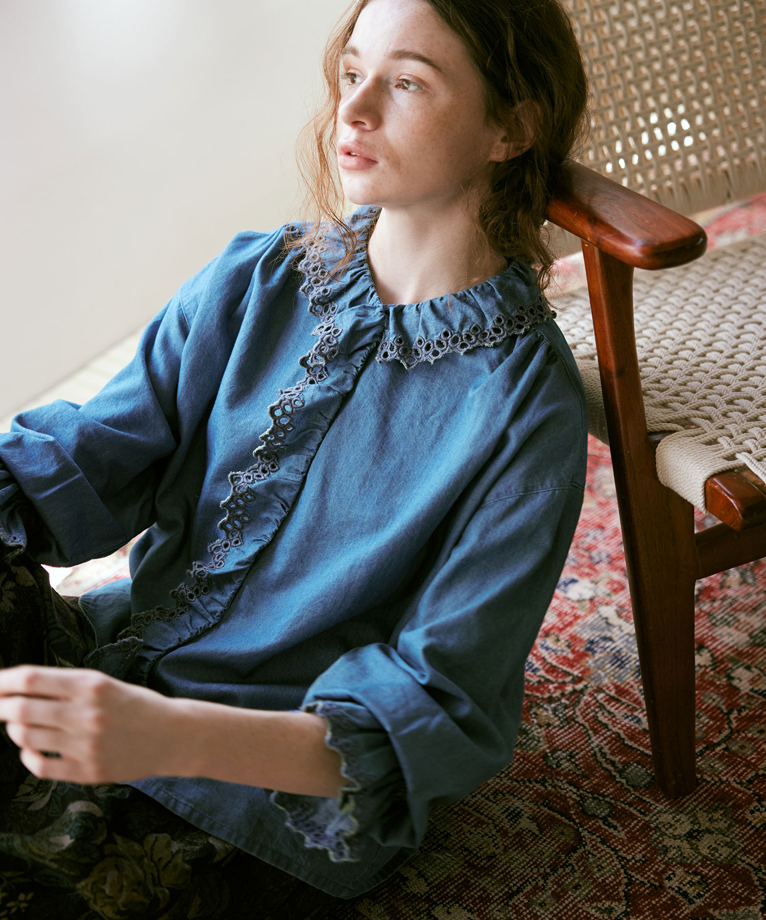 B2929 インディゴシャンブレーフリルシャツ