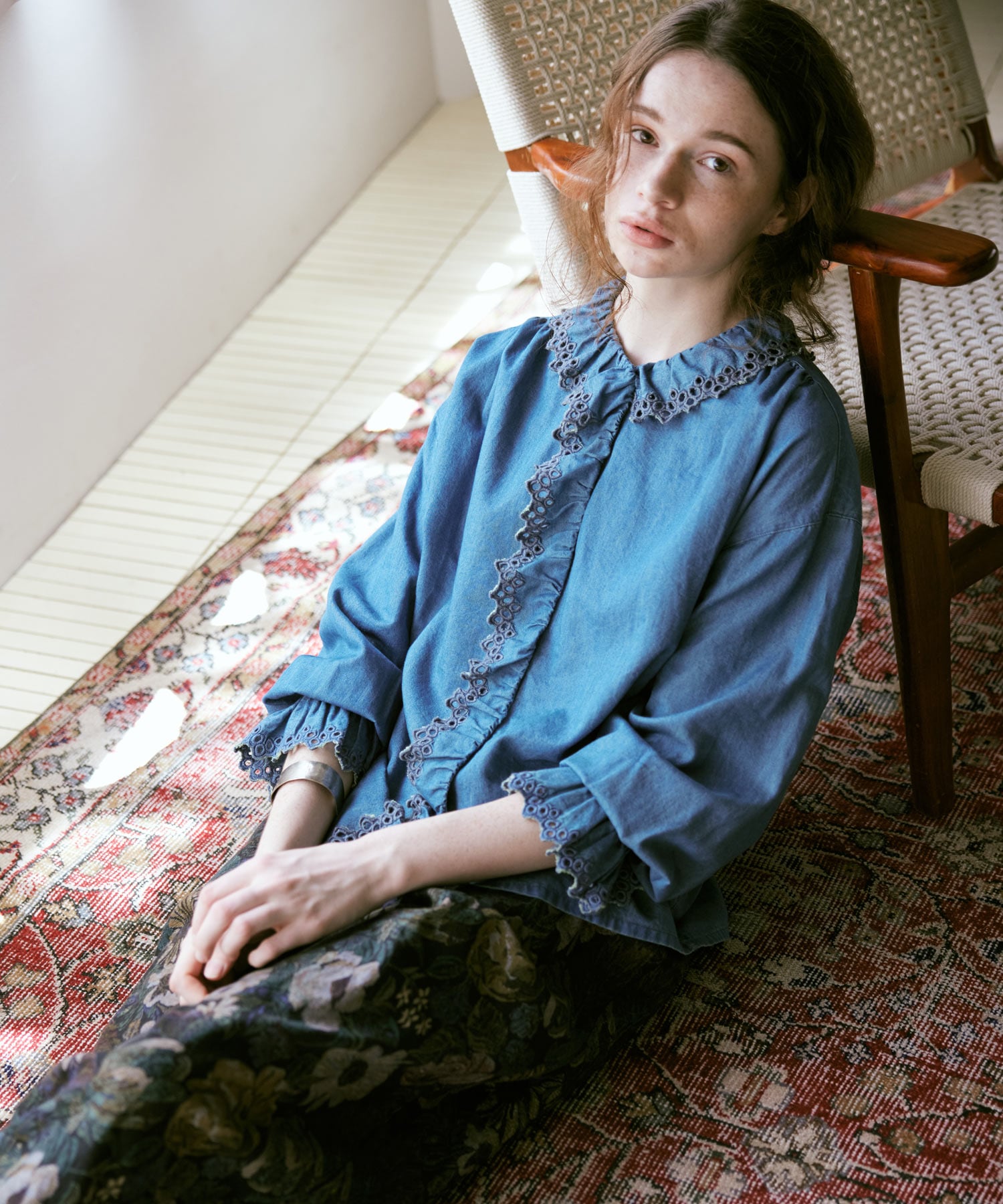 B2929 インディゴシャンブレーフリルシャツ